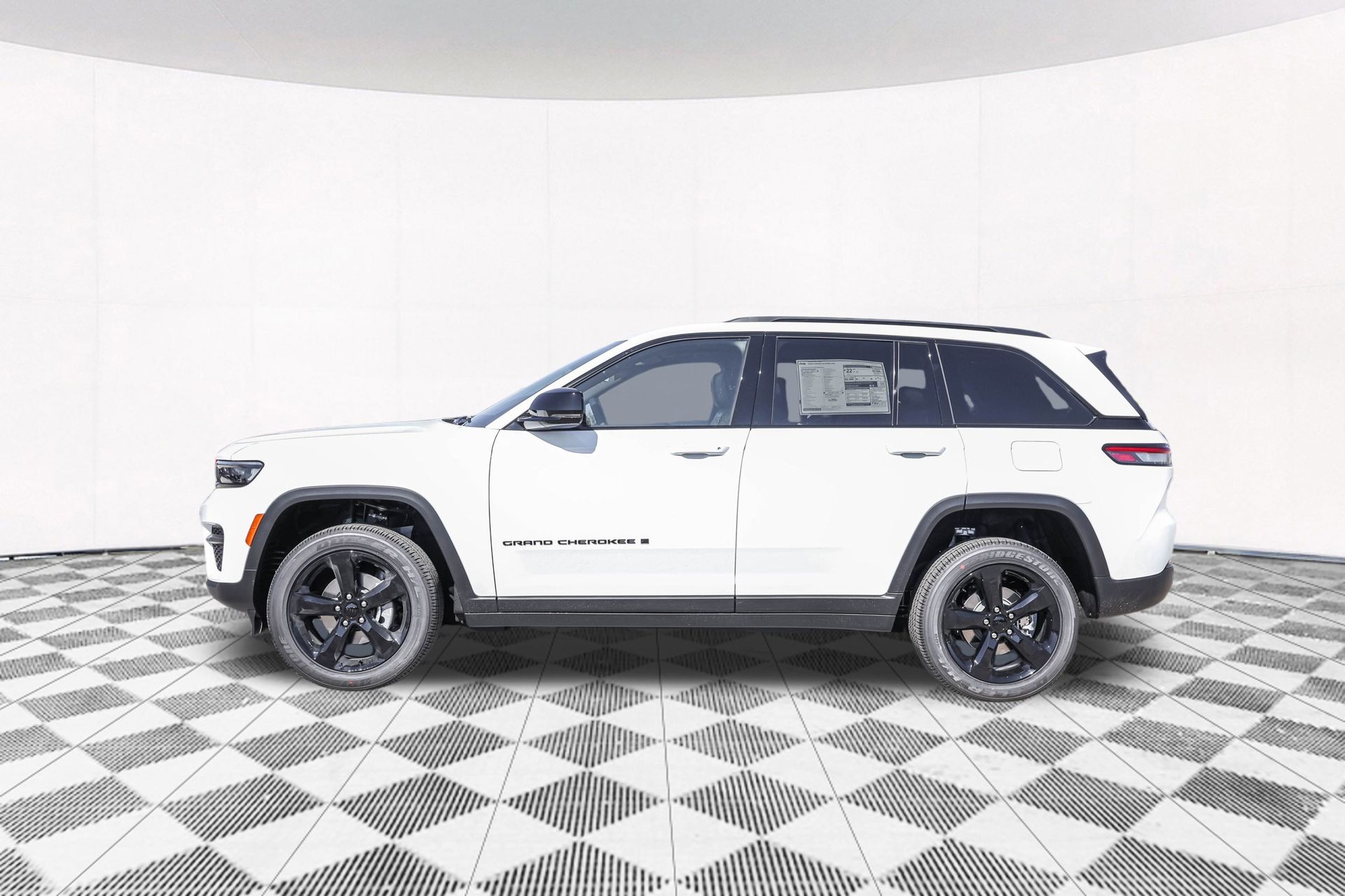 2025 JEEP GRAND CHEROKEE - Image 12
