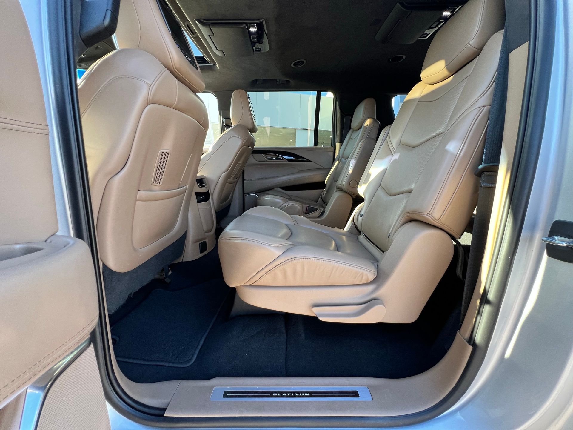 2018 Cadillac Escalade ESV Platinum Edition 31