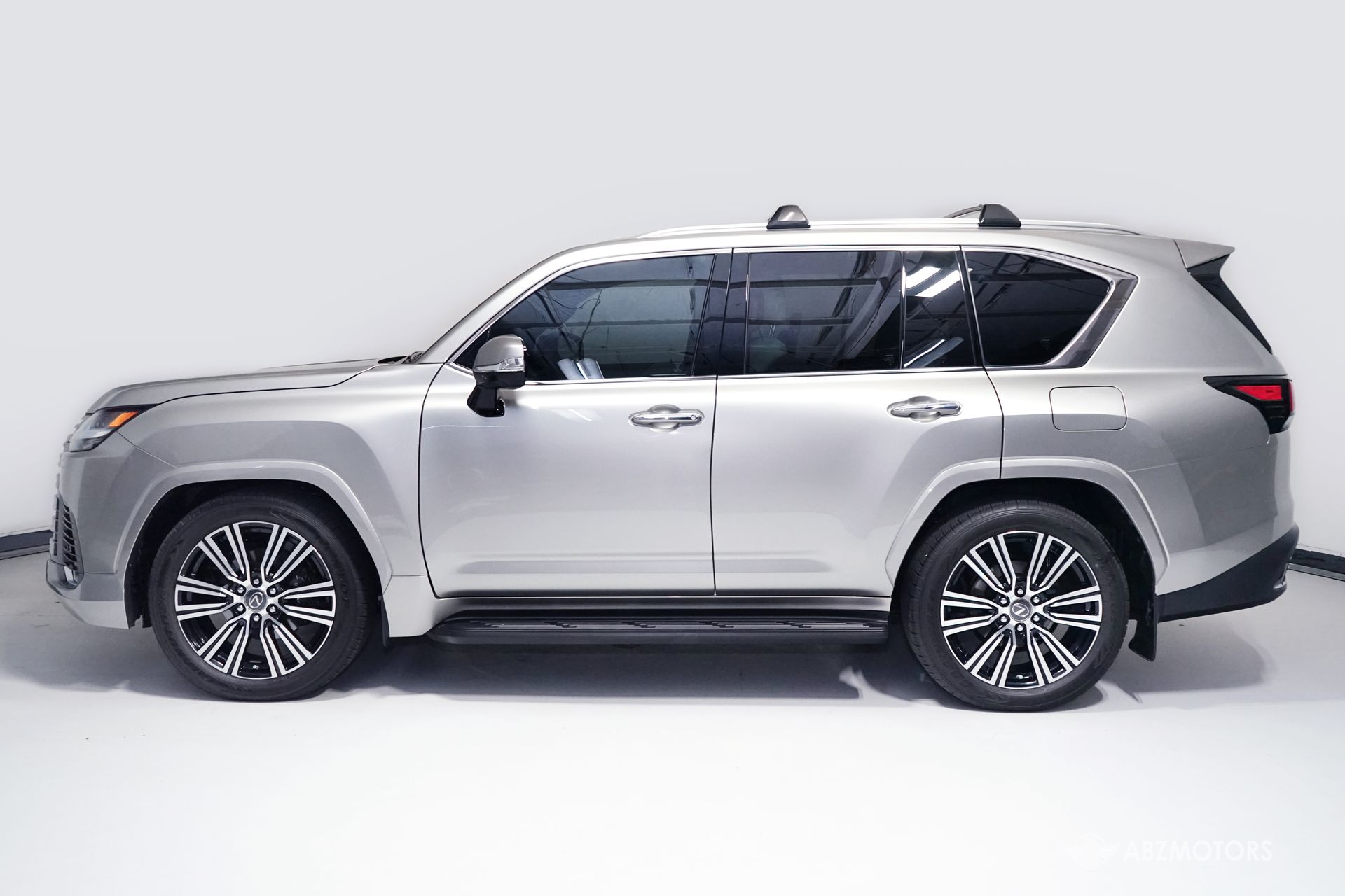 View vehicle photo 4