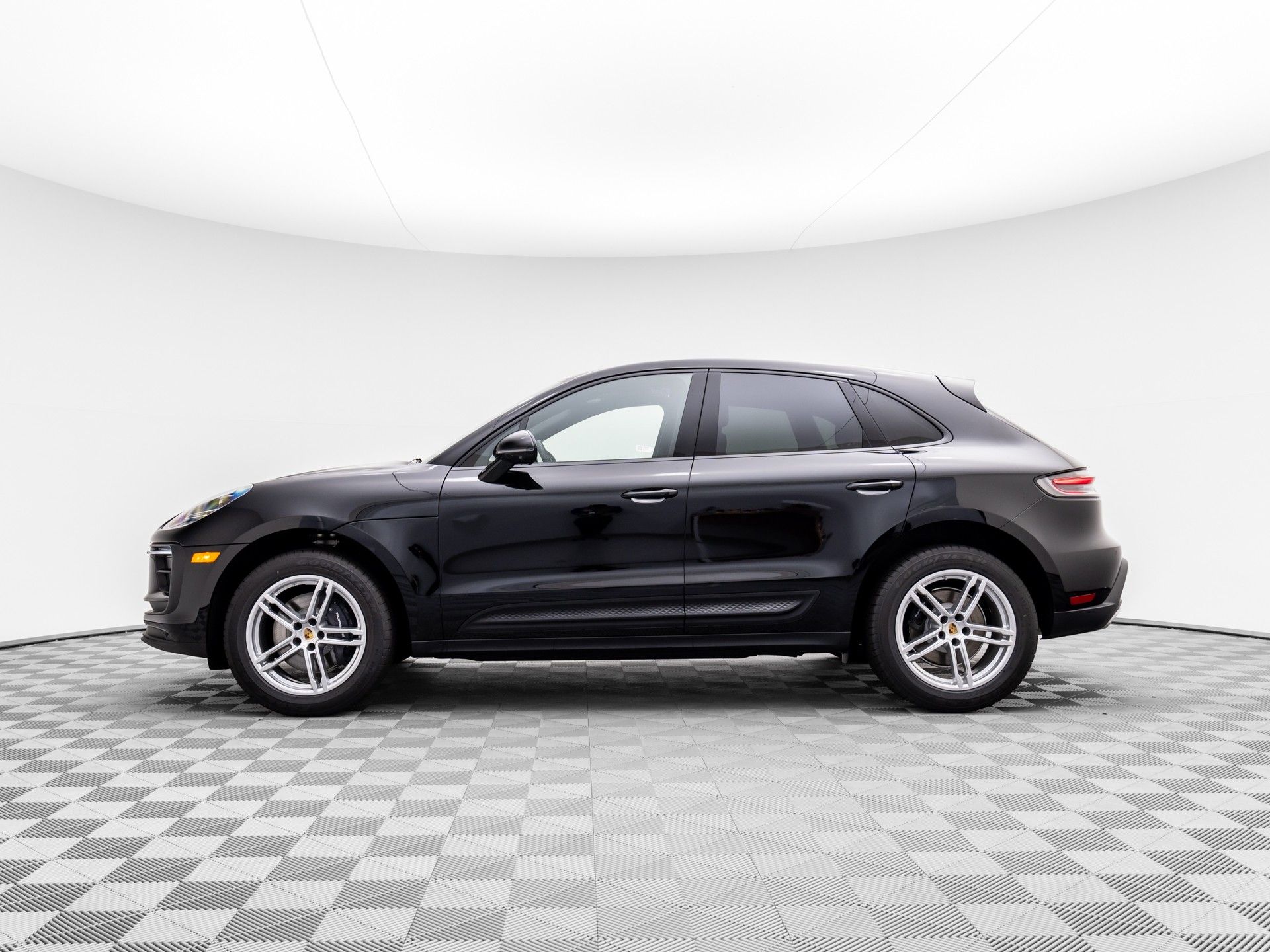 2024 Porsche Macan  photo