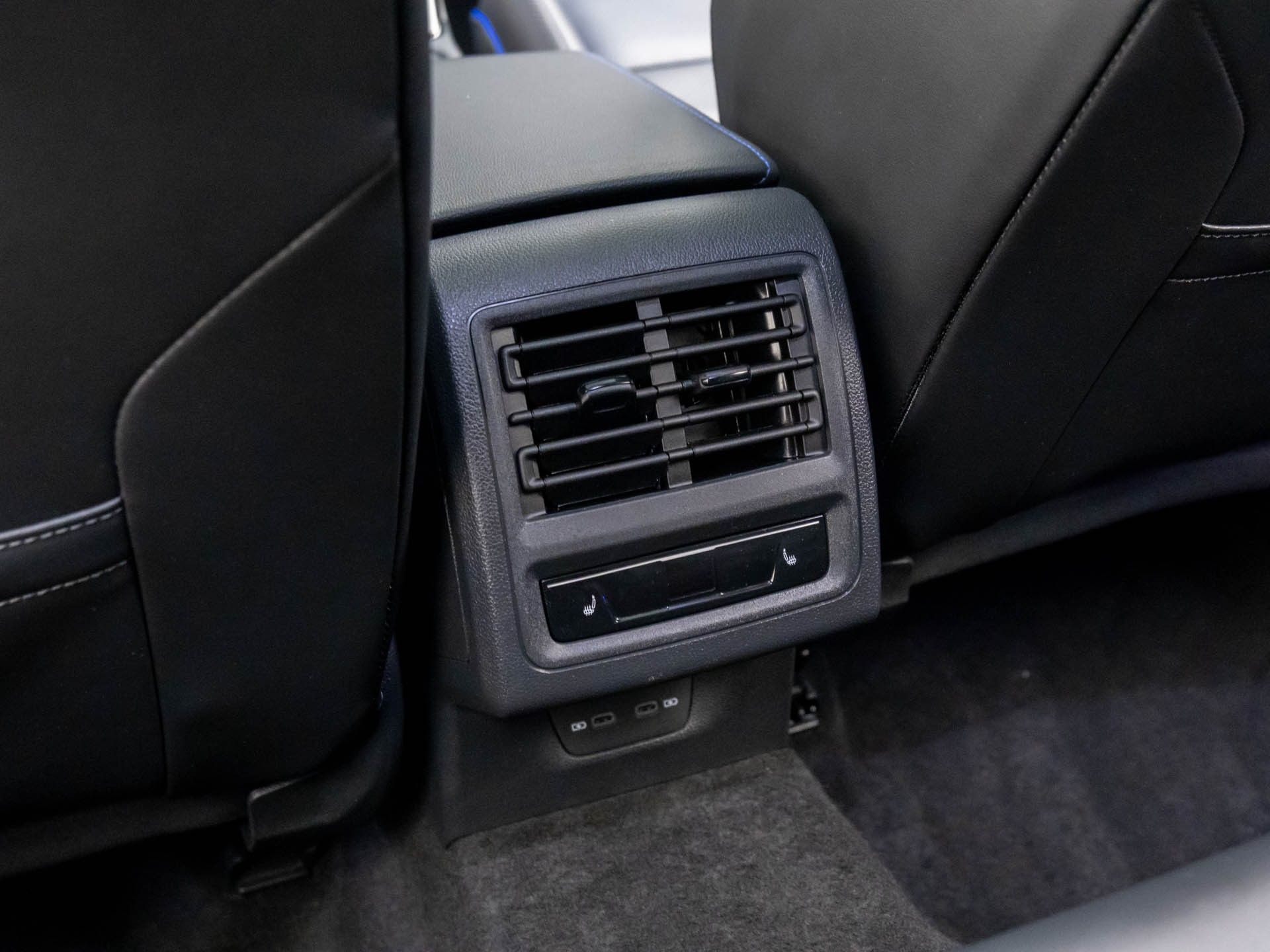 2024 Volkswagen Golf R 2.0T photo