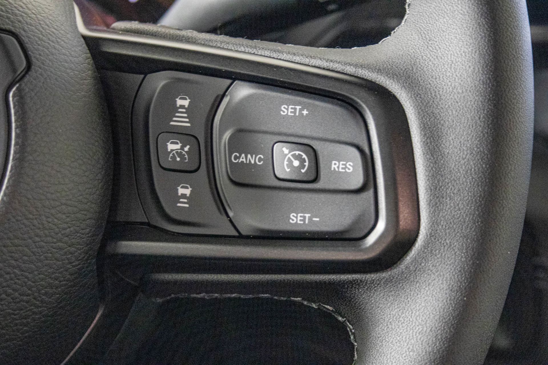 2025 JEEP GLADIATOR - Image 31