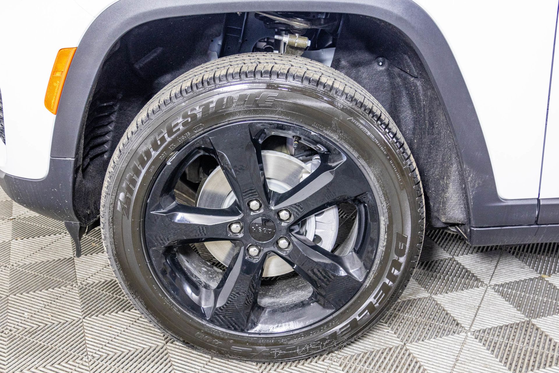 2025 JEEP GRAND CHEROKEE - Image 39