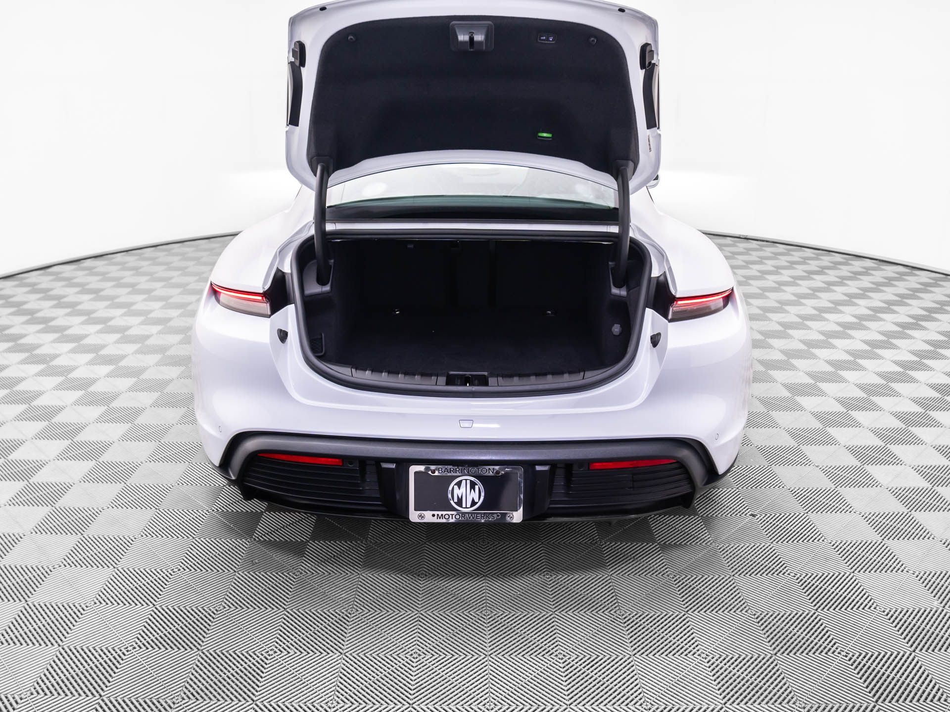 2022 Porsche Taycan  photo