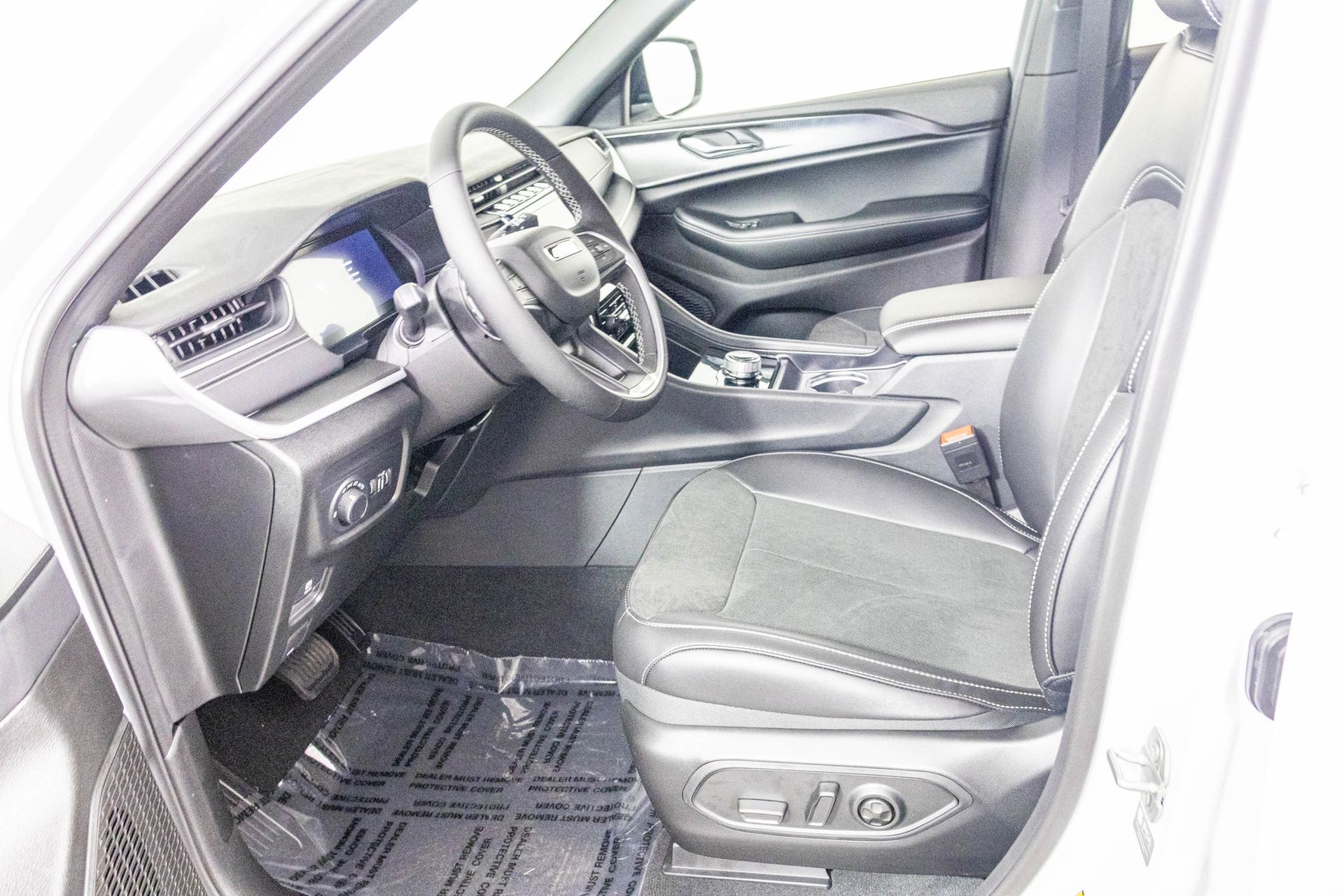 2025 JEEP GRAND CHEROKEE - Image 15