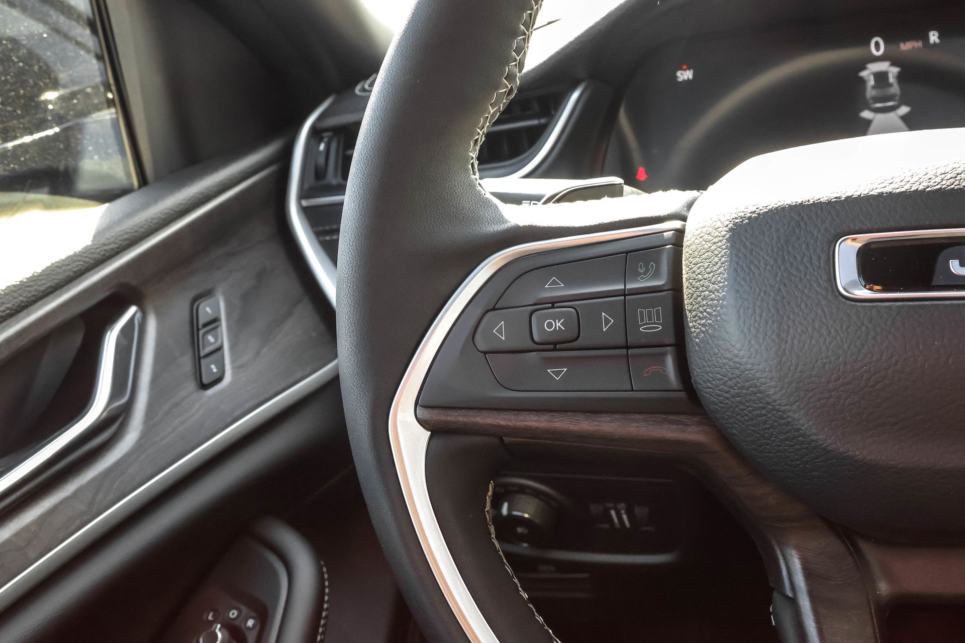 2025 JEEP GRAND CHEROKEE - Image 27