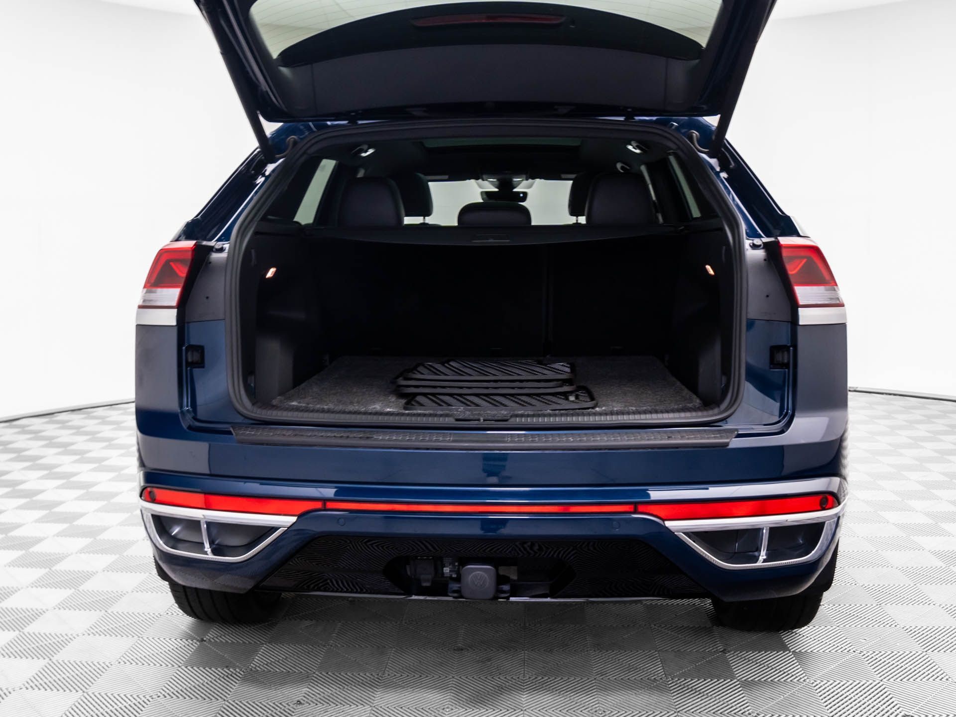 2023 Volkswagen Atlas Cross Sport 3.6L V6 SEL Premium R-Line photo