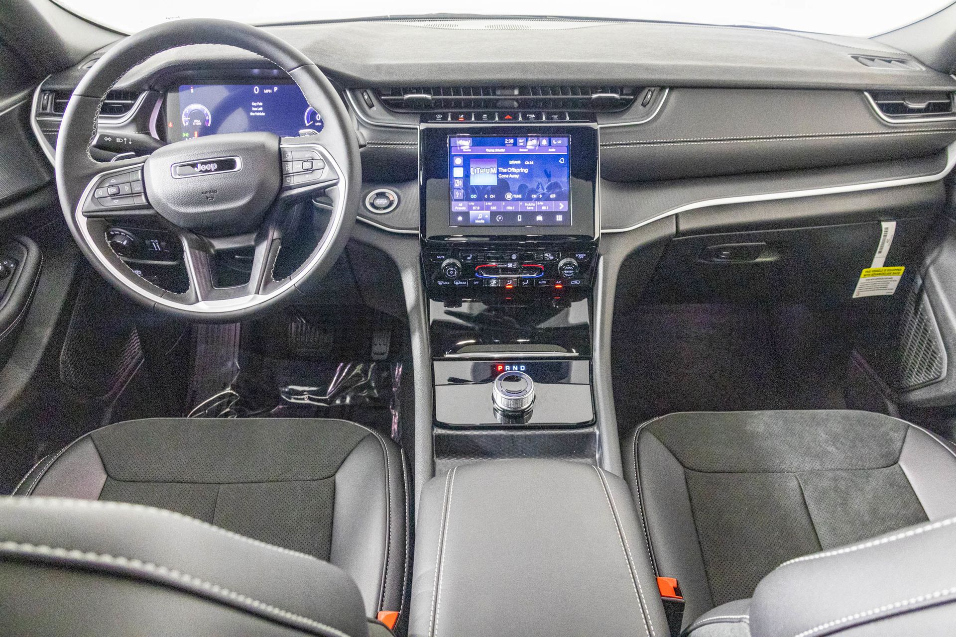 2025 JEEP GRAND CHEROKEE L - Image 3