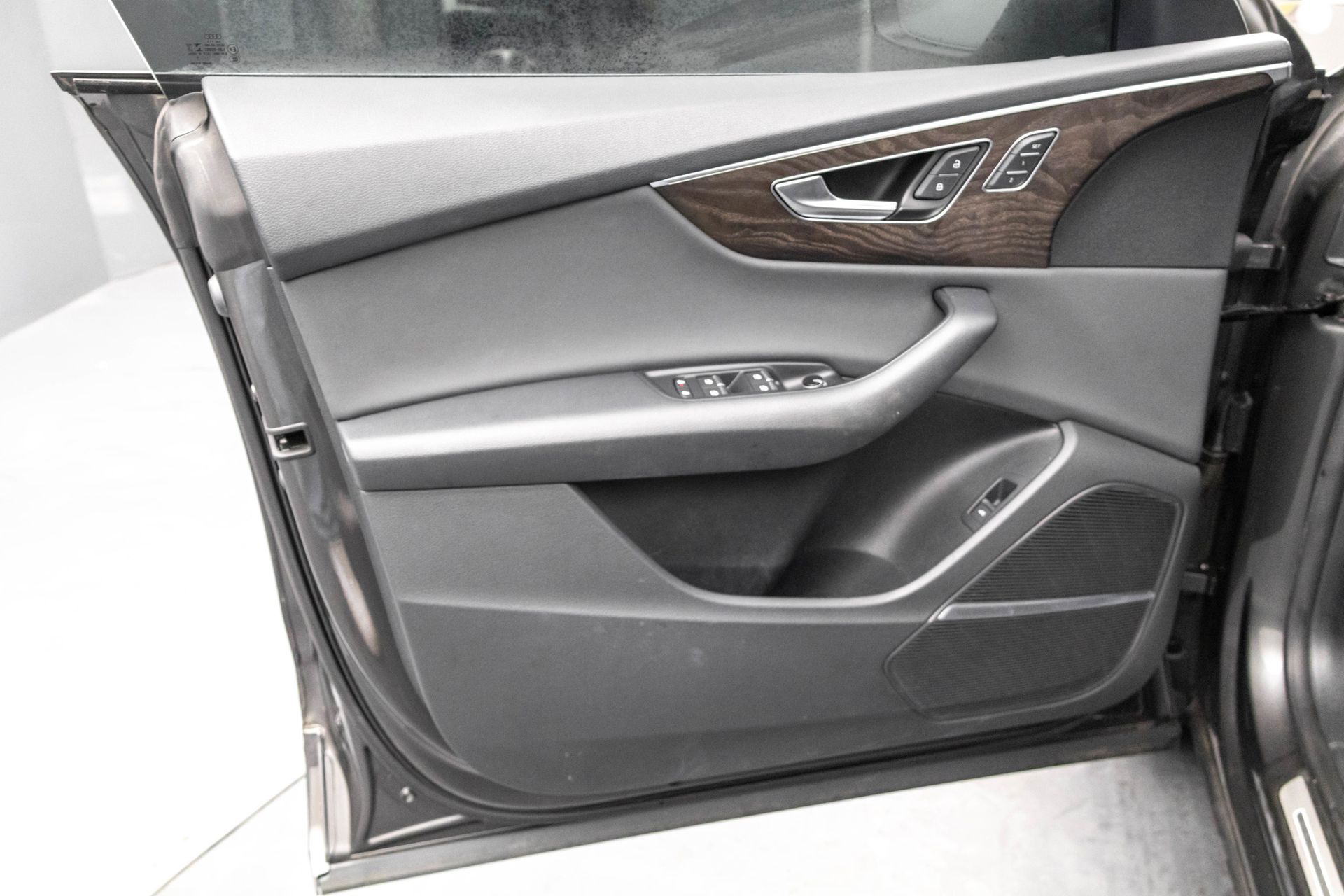 2019 AUDI Q8 - Image 32