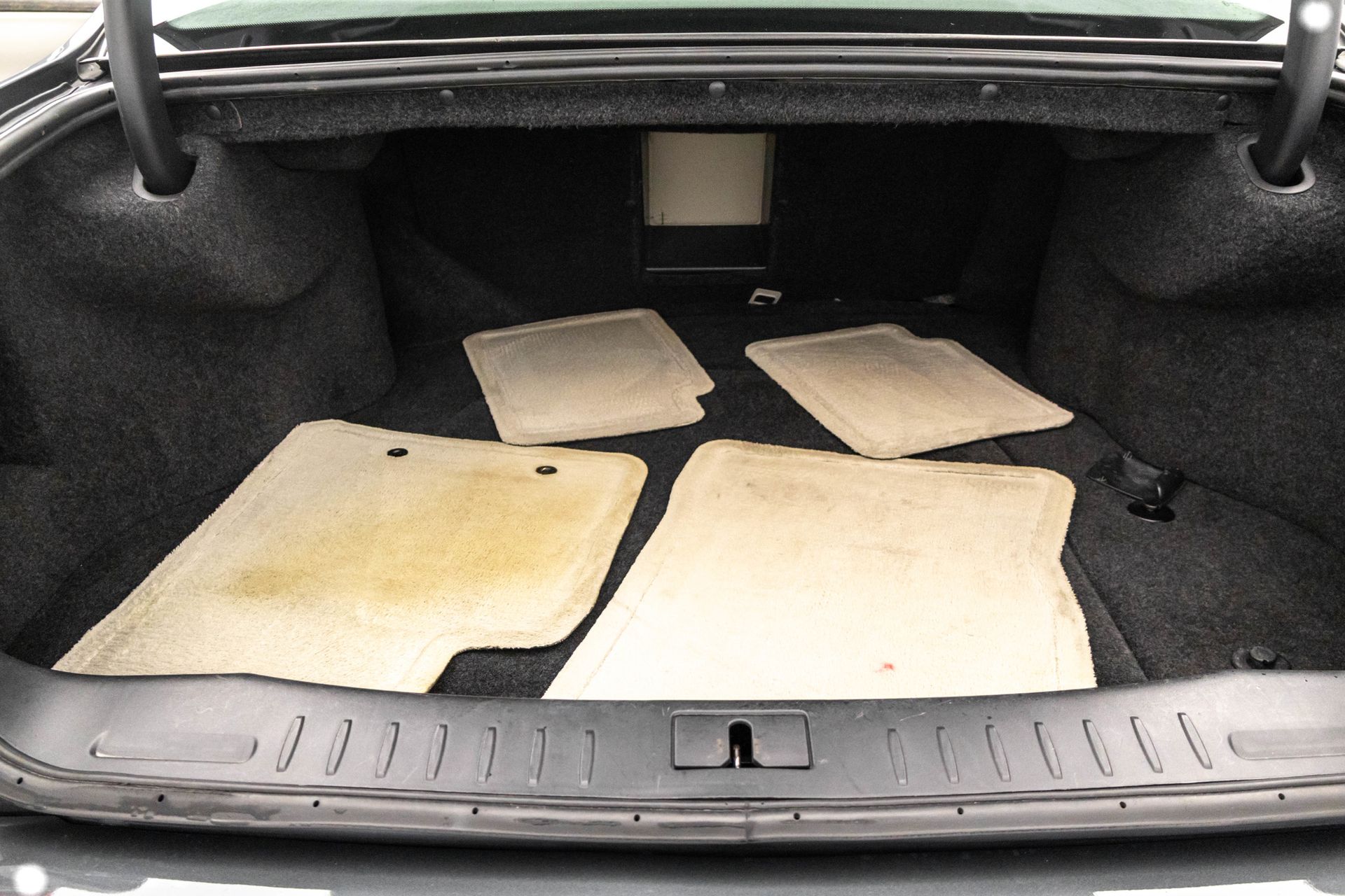 2011 CADILLAC DTS - Image 32