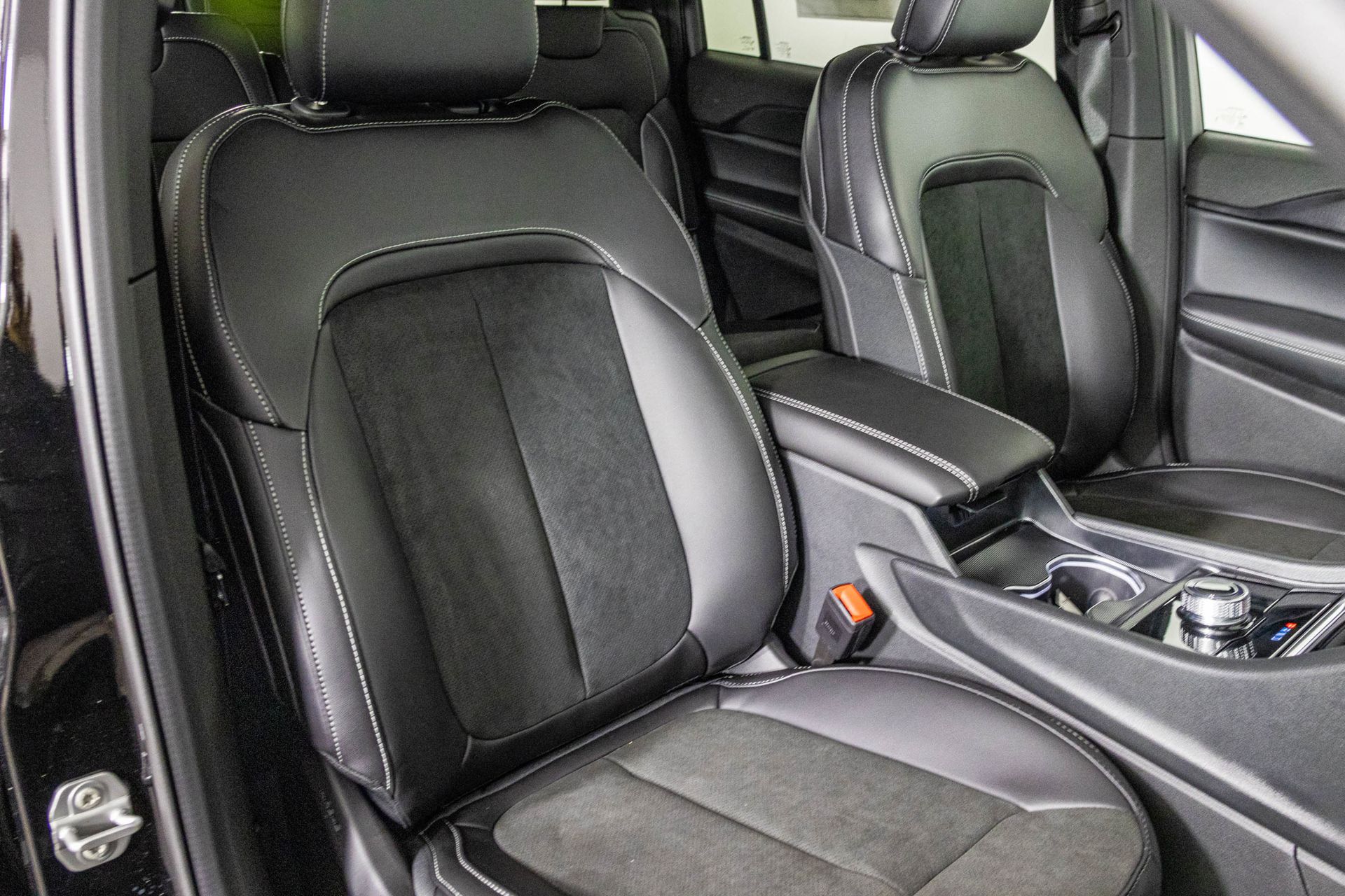 2025 JEEP GRAND CHEROKEE L - Image 38