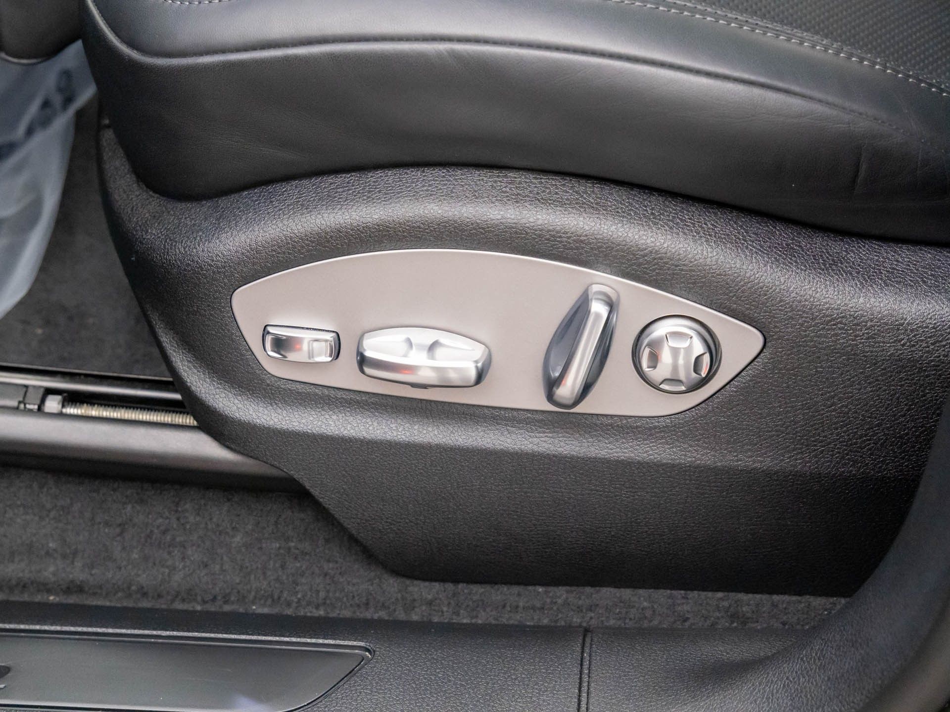 2024 Porsche Macan  photo