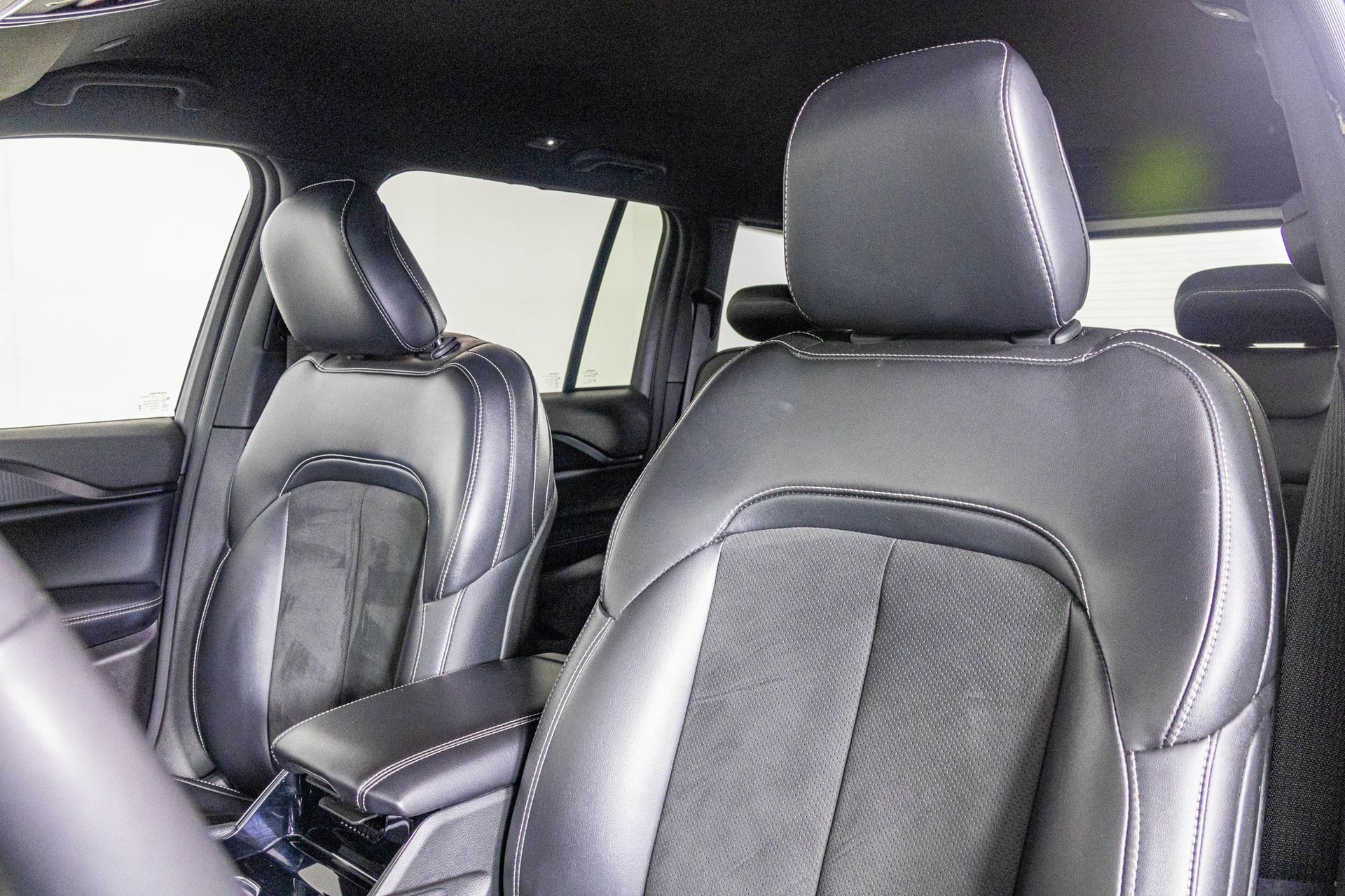 2023 JEEP GRAND CHEROKEE - Image 19