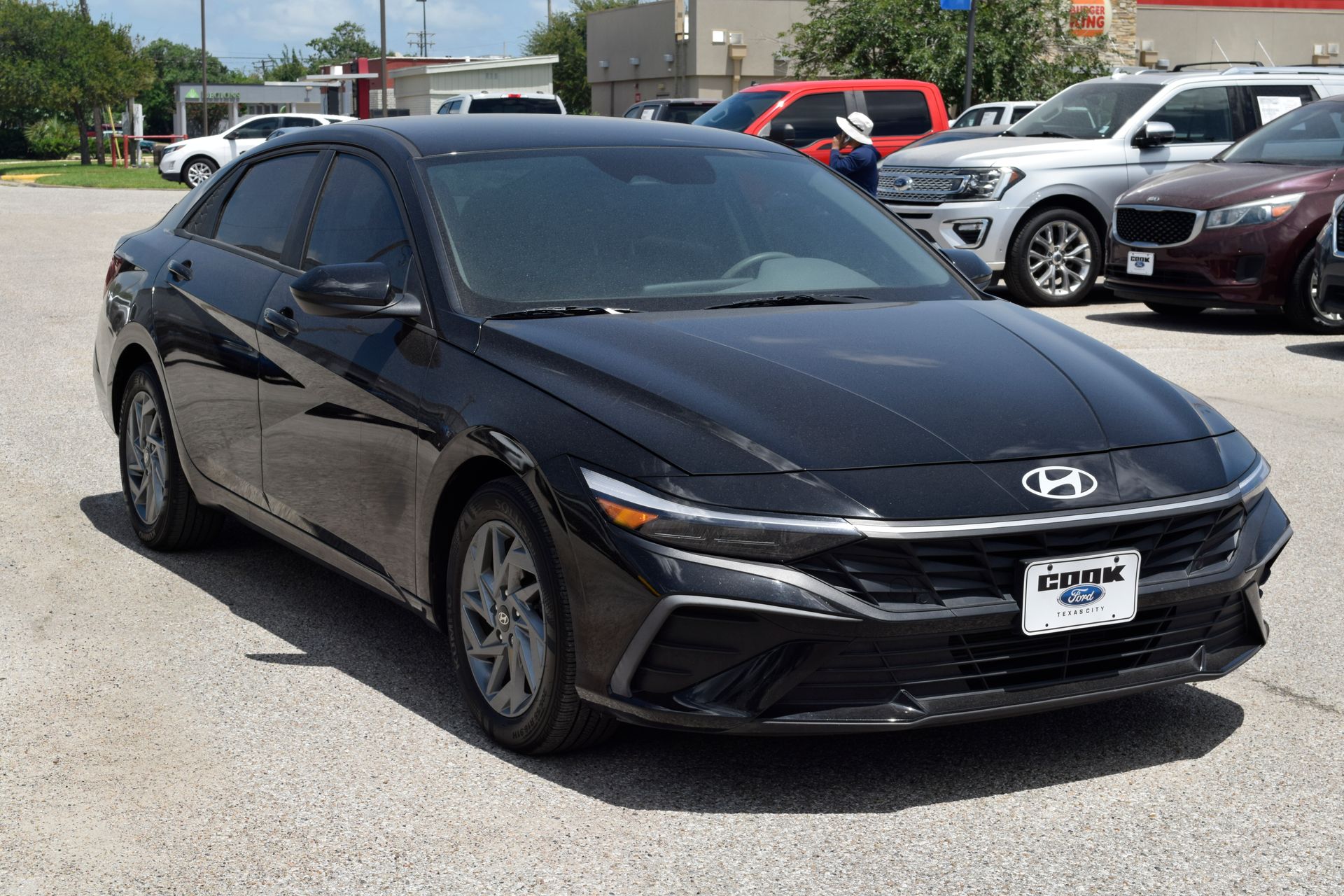2024 Hyundai Elantra SEL Black at Community Honda