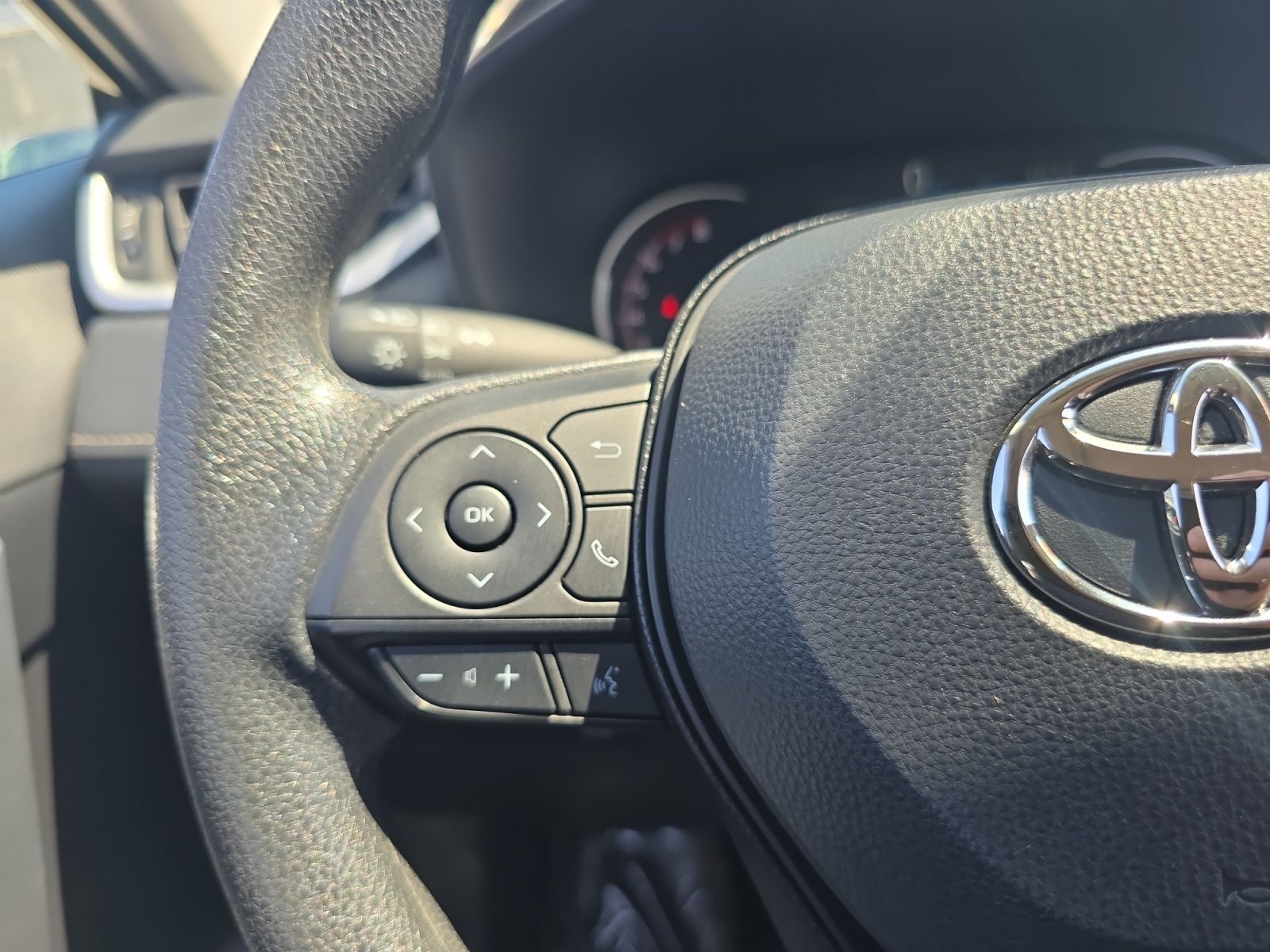 2025 Toyota RAV4 XLE - Photo 21