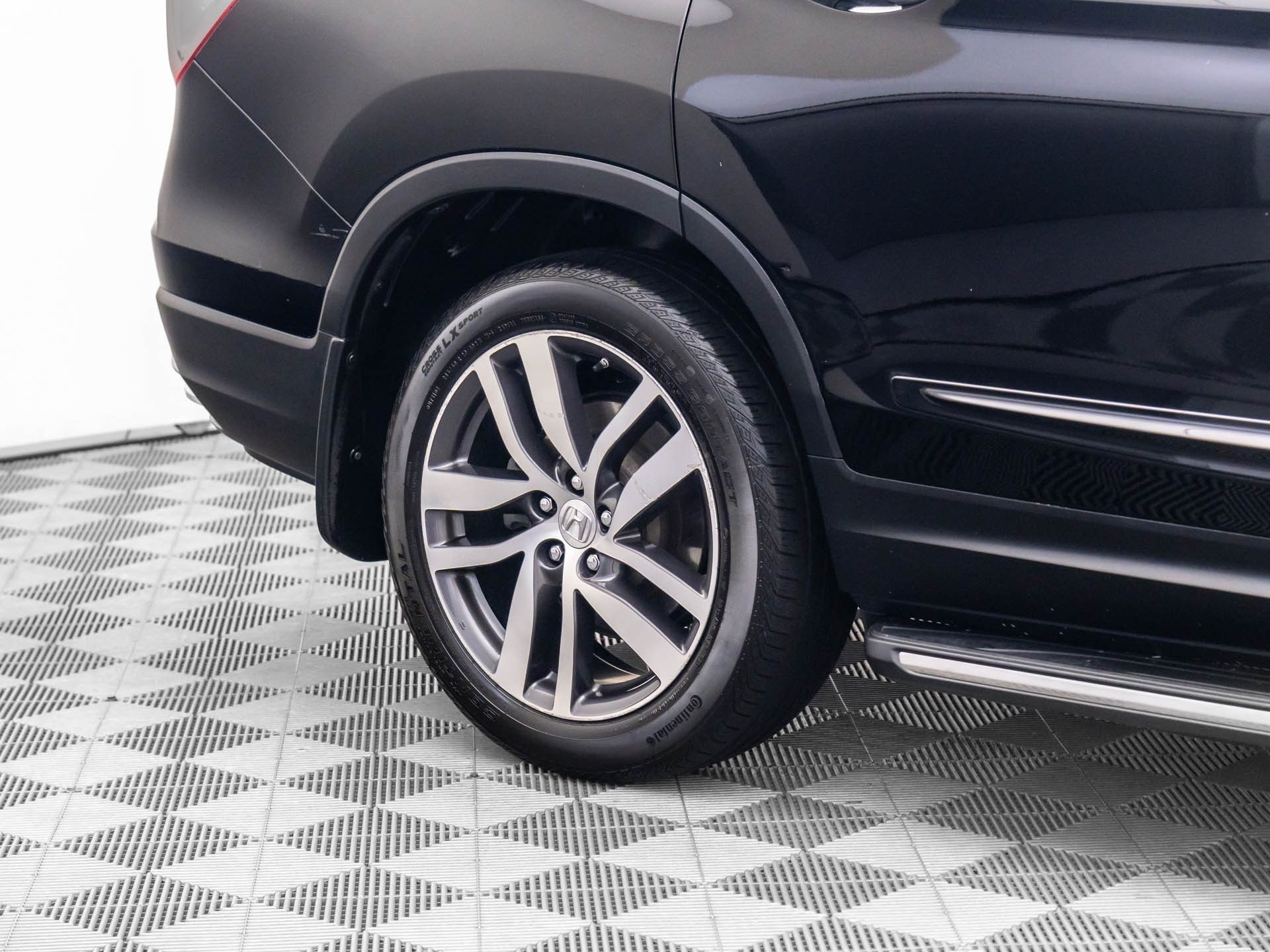 2016 Honda Pilot Elite photo
