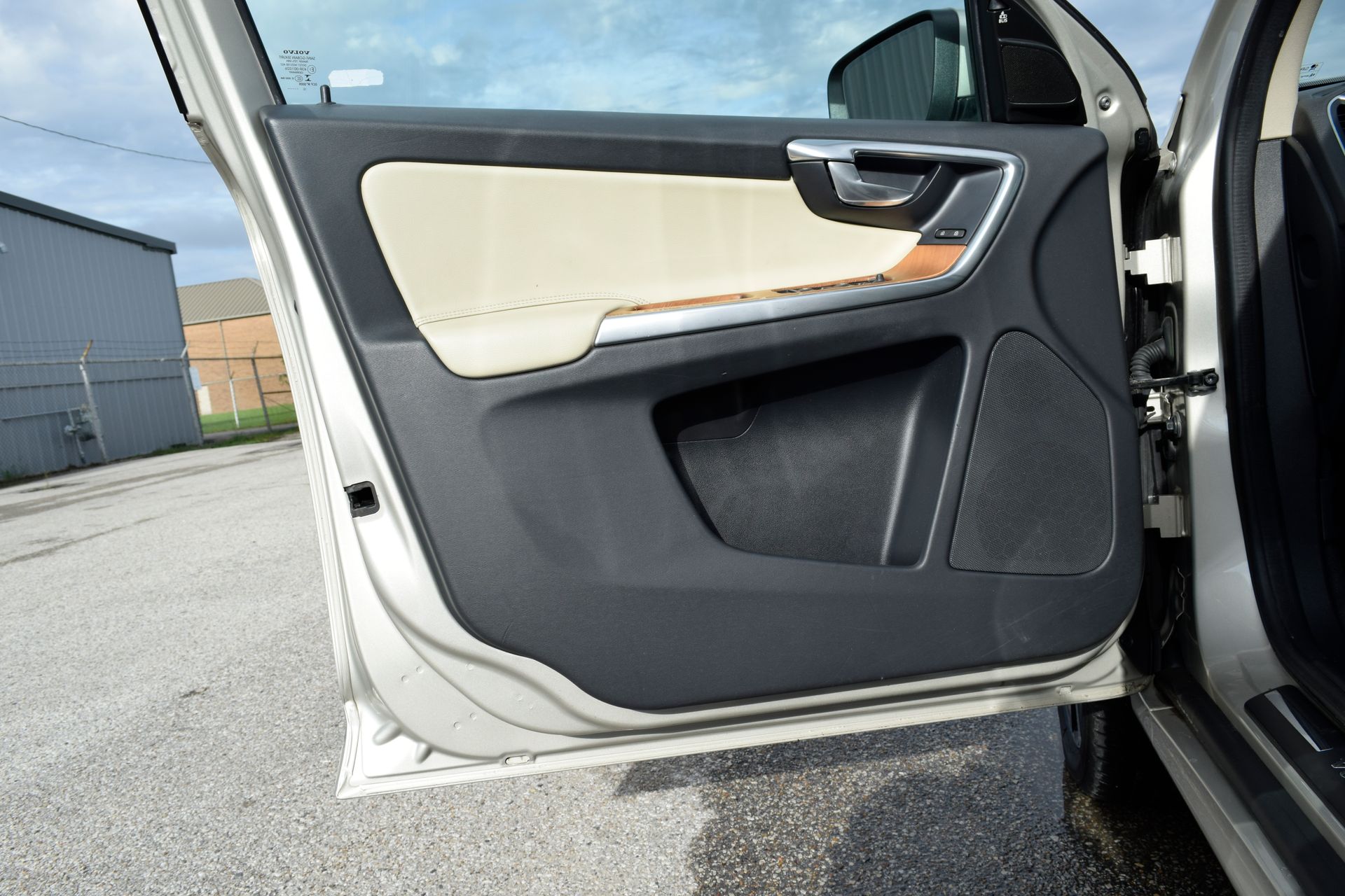 2017 Volvo XC60 T6 Inscription Gold at Gullo Toyota