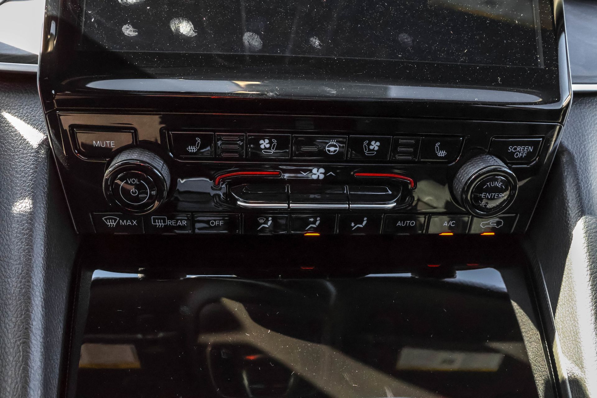 2025 JEEP GRAND CHEROKEE - Image 19