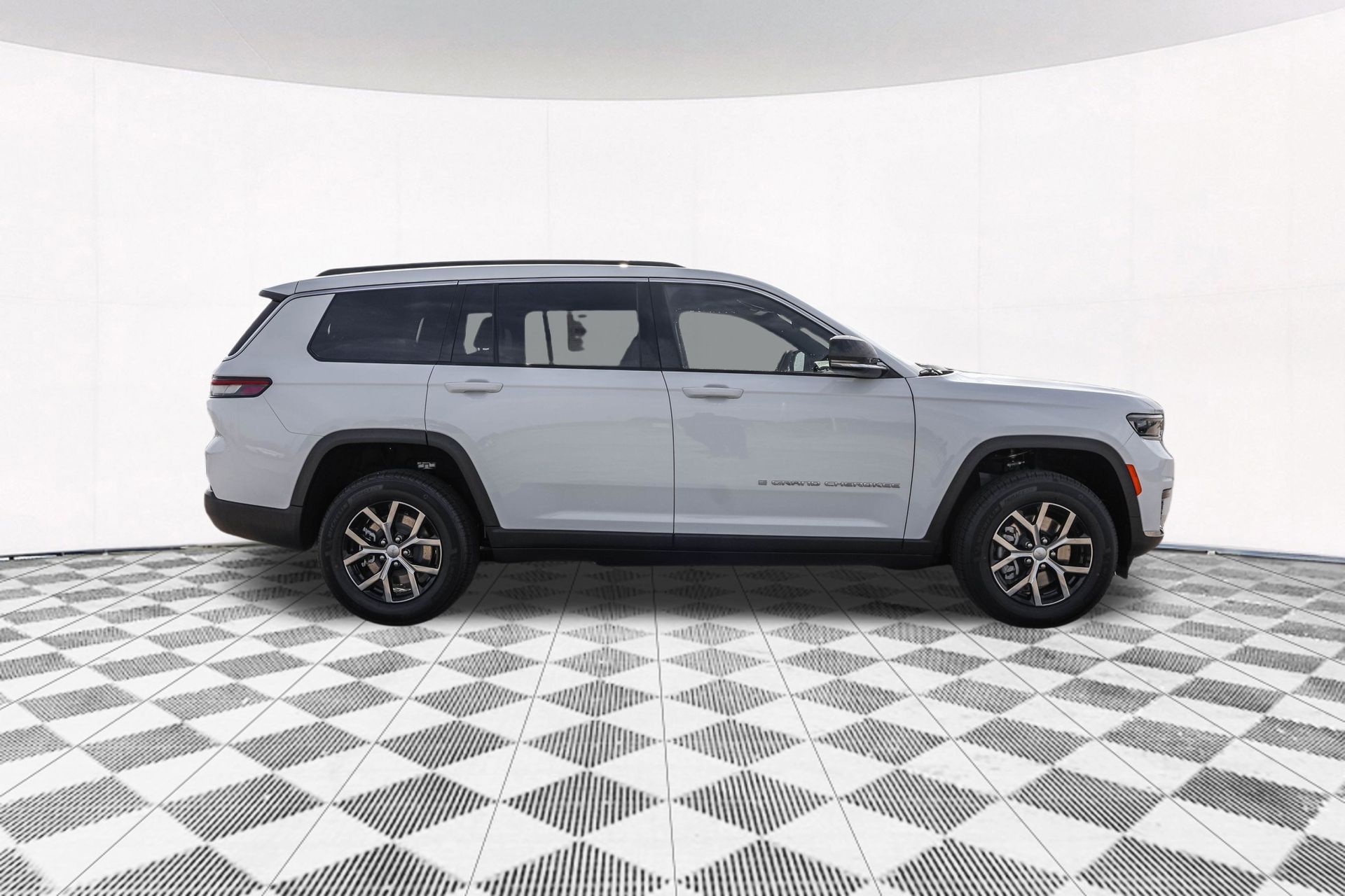 2025 JEEP GRAND CHEROKEE L - Image 8