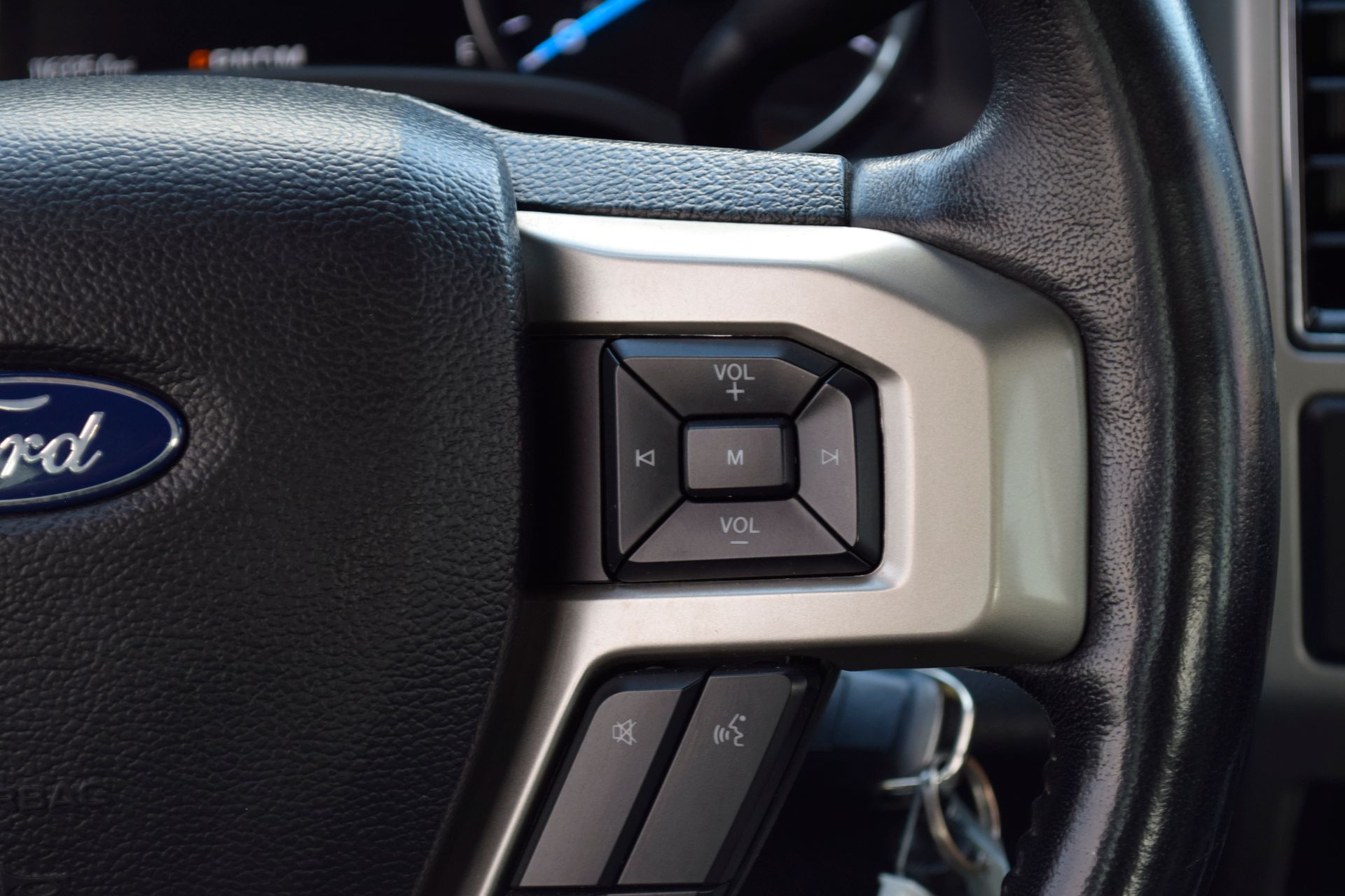 2021 Ford F-250SD Lariat White at Autostrade