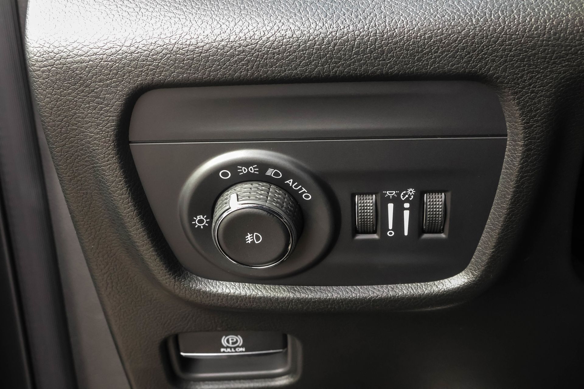 2025 JEEP GRAND CHEROKEE - Image 28