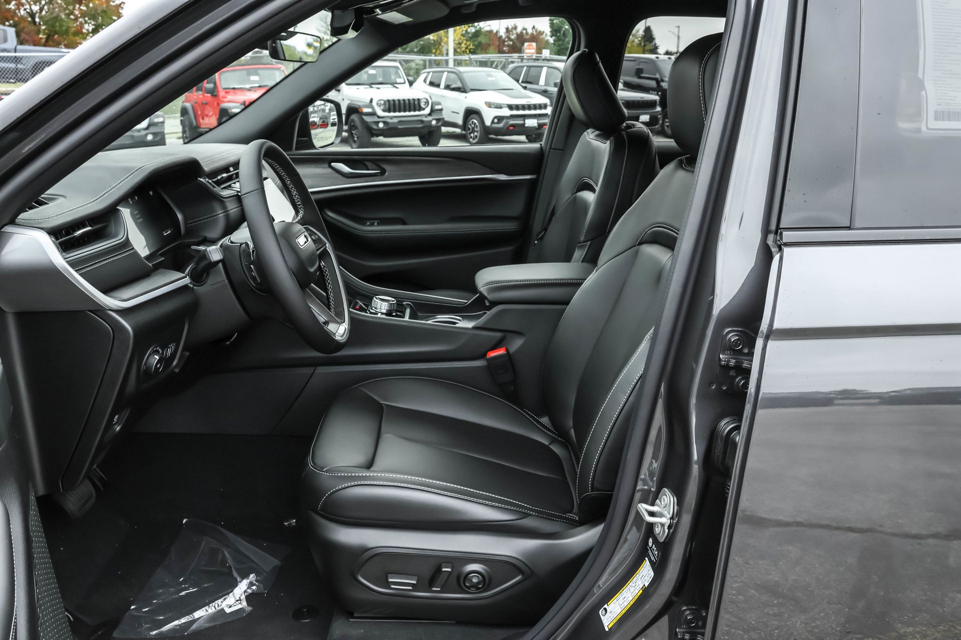 2025 JEEP GRAND CHEROKEE - Image 5