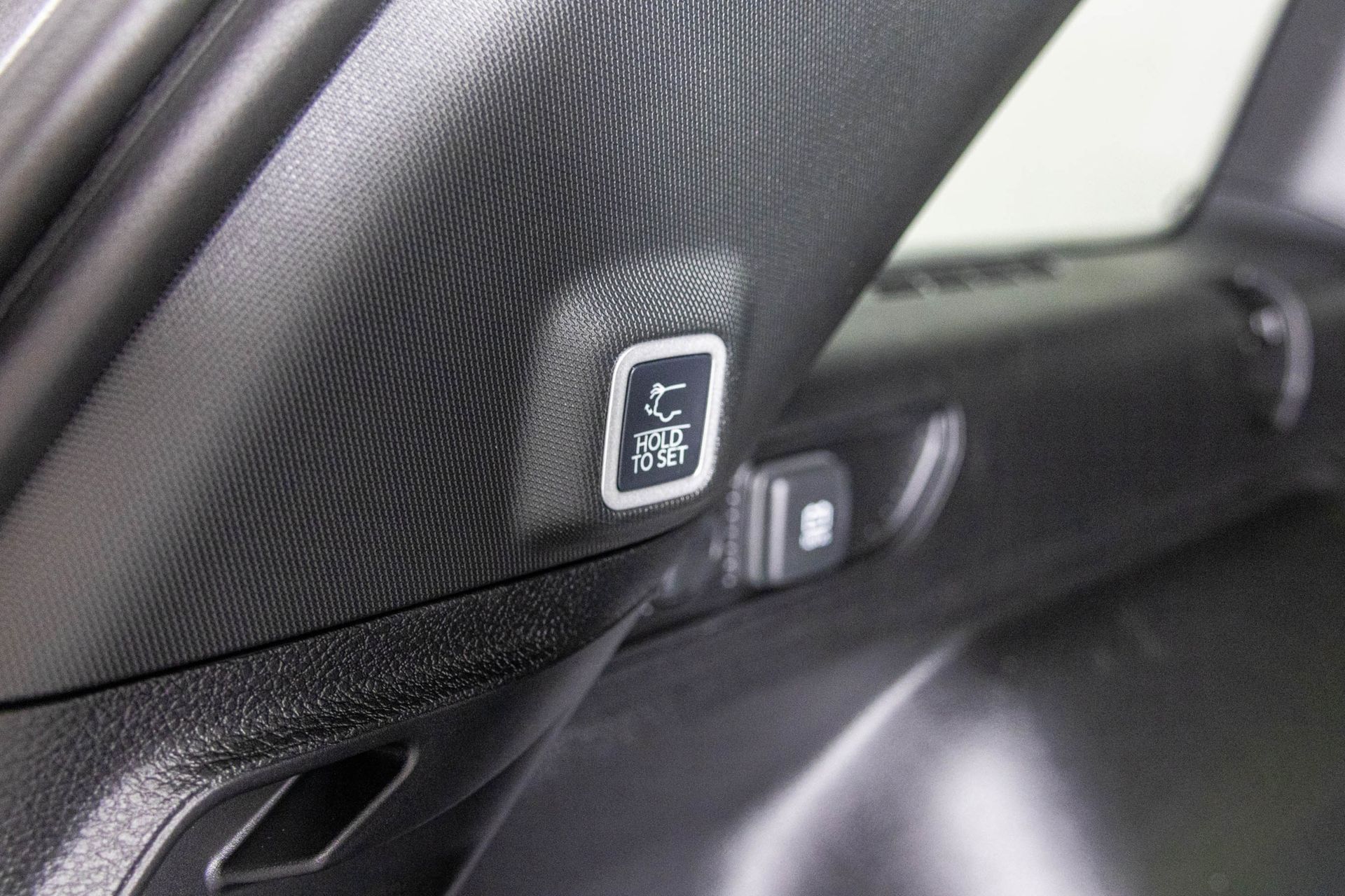 2025 JEEP GRAND CHEROKEE - Image 35