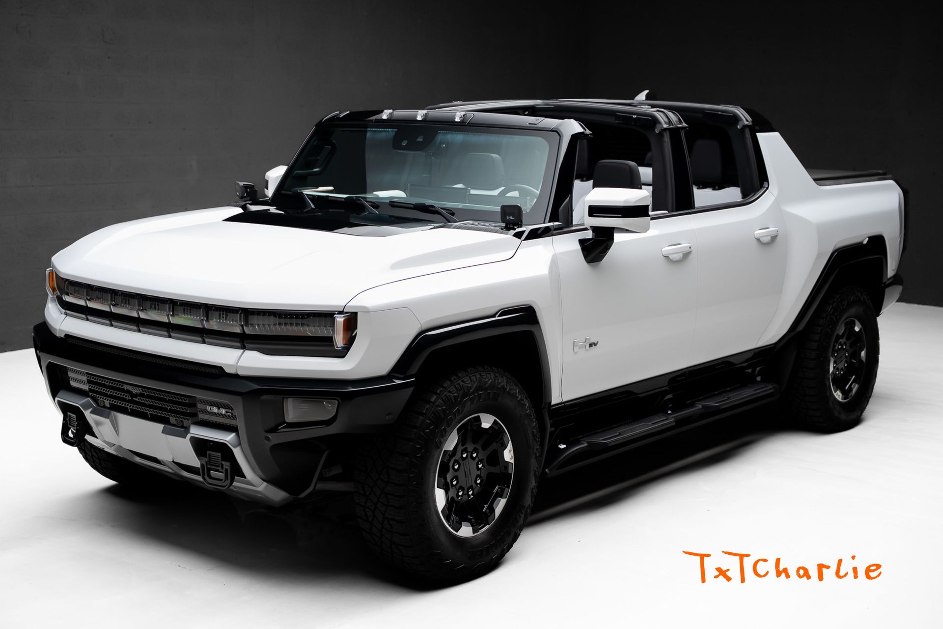 Interstellar White 2022 GMC Hummer EV Pickup Edition 1 Crew Cab AWD Pickup Truck All-Wheel Drive 1-Speed Automatic
