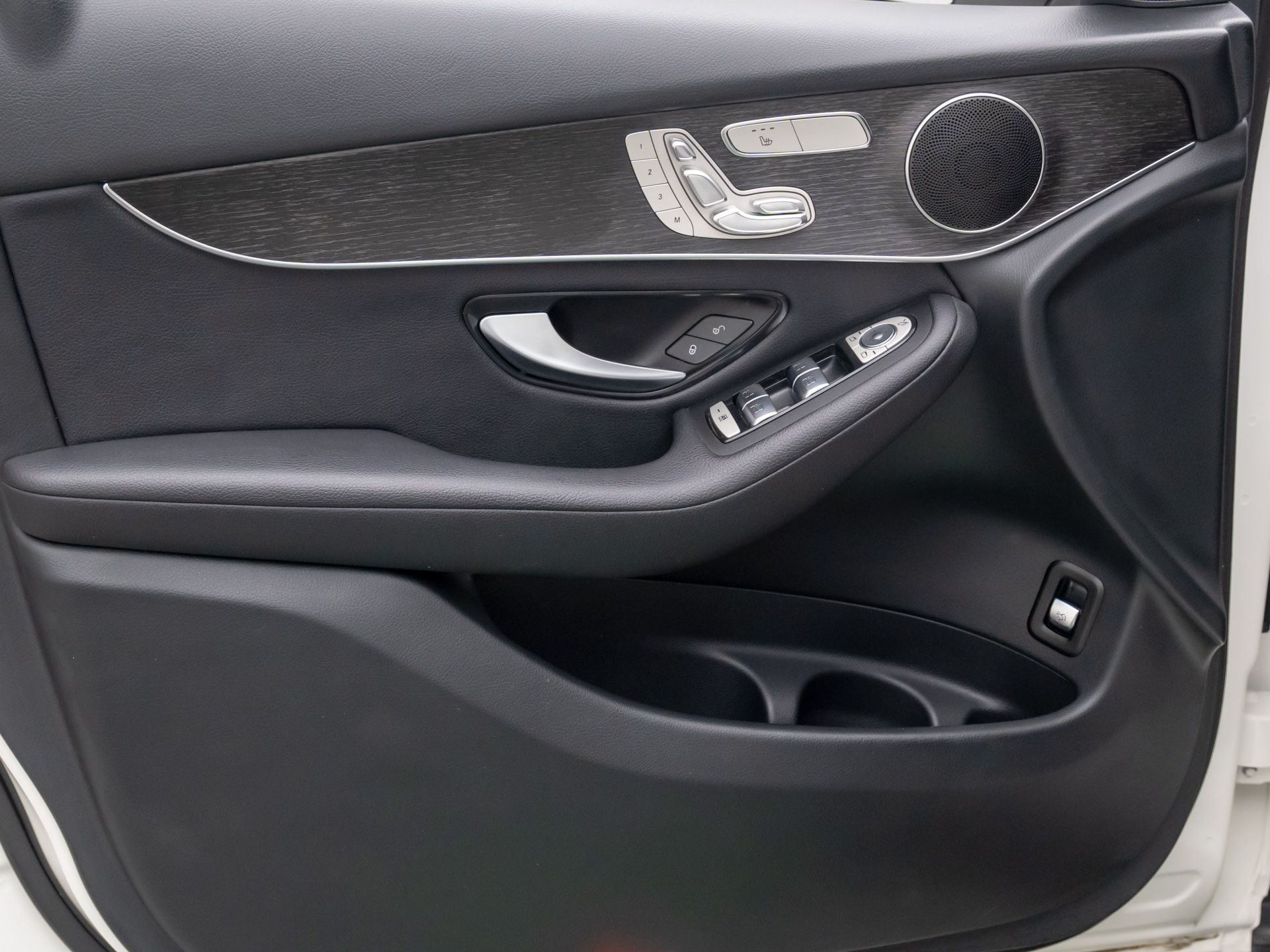 2021 Mercedes-Benz GLC GLC 300 photo