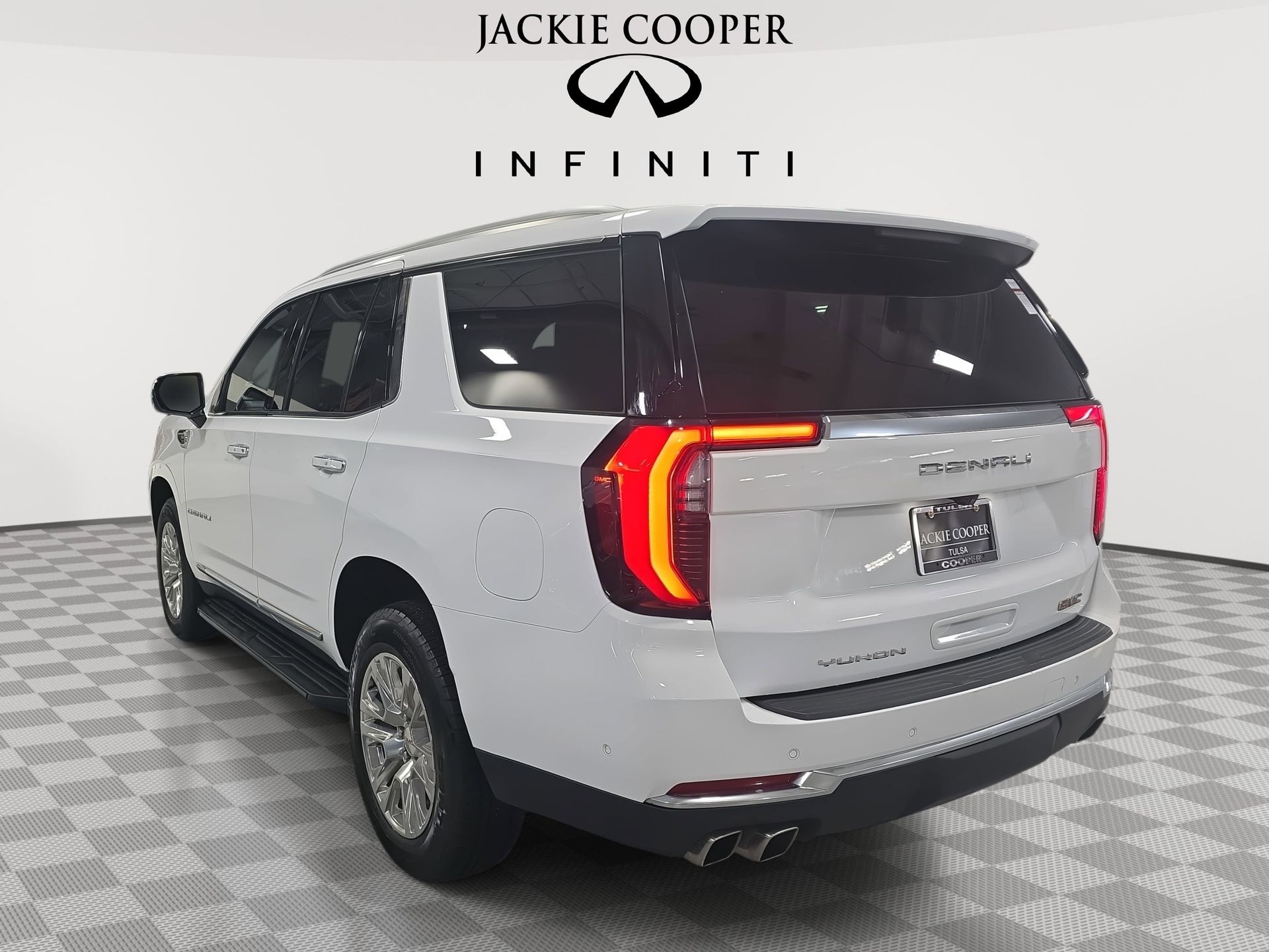 View vehicle photo 7