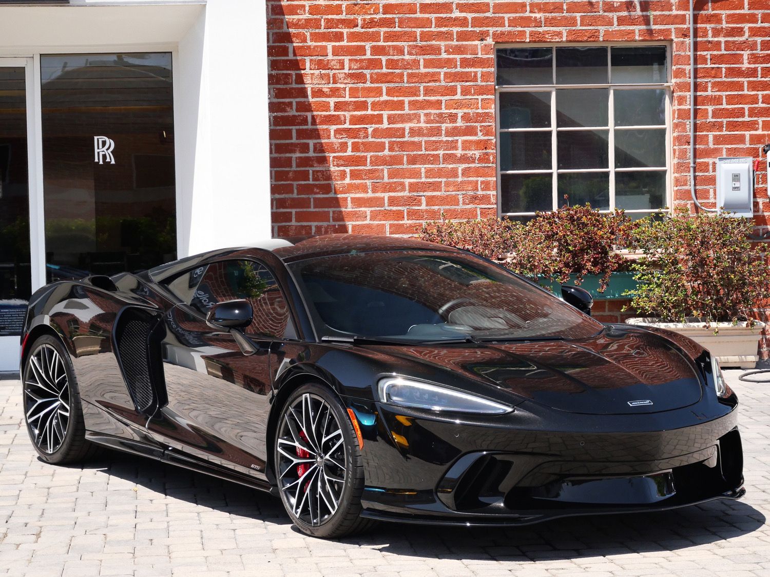 Onyx Black 2025 McLaren GTS Coupe Rear-Wheel Drive 7-Speed Automatic
