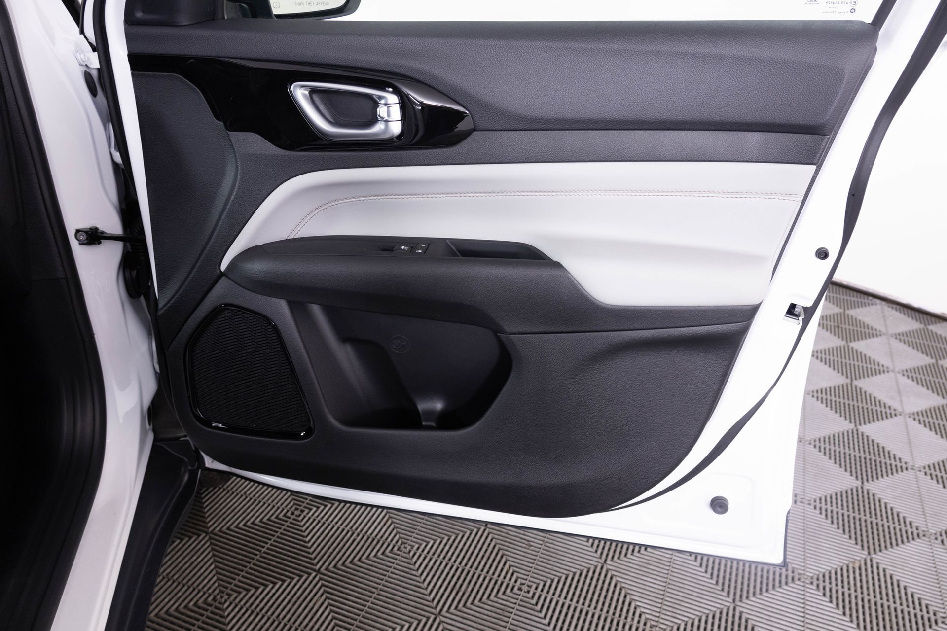 2026 JEEP COMPASS - Image 34