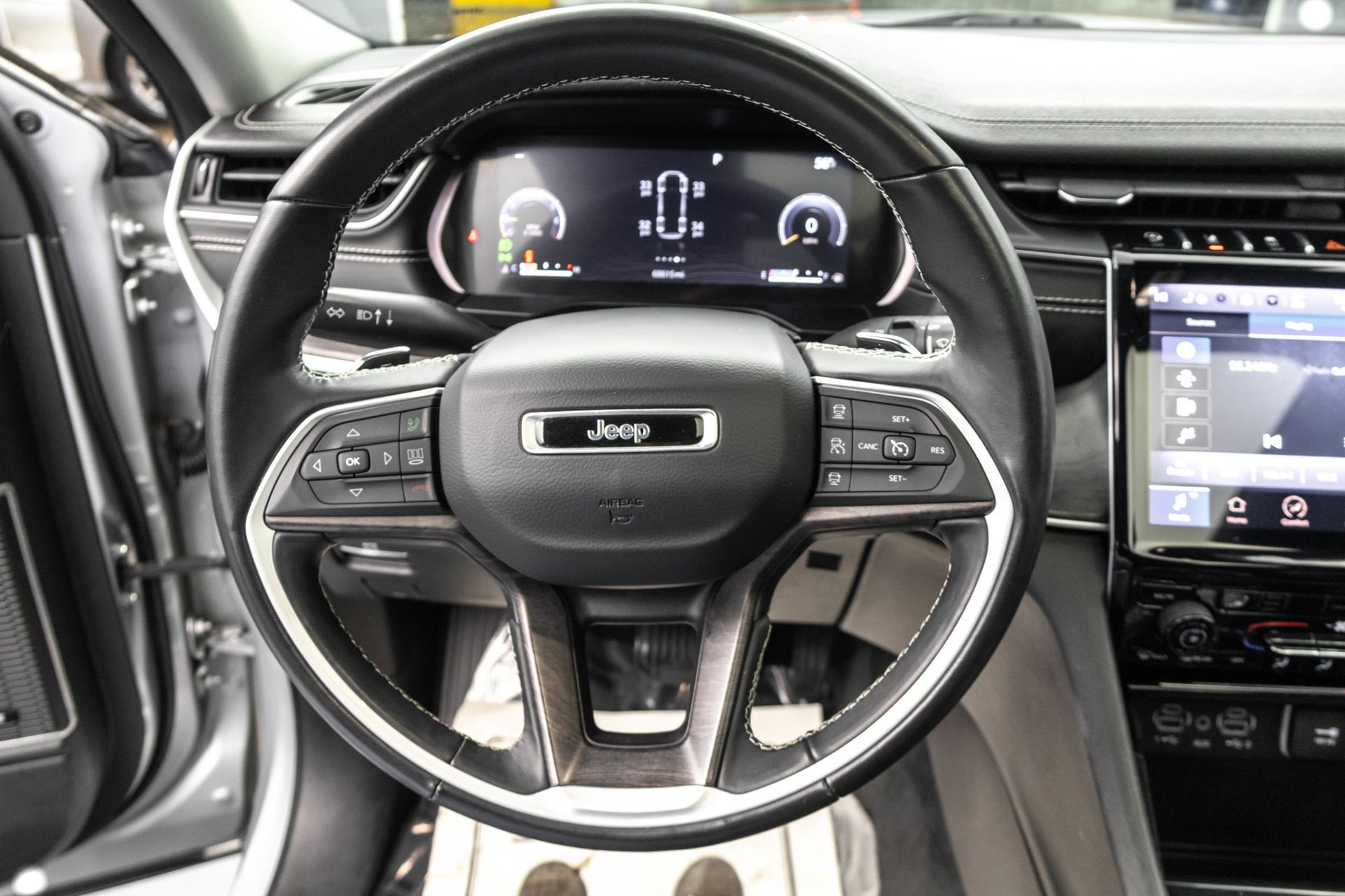 2022 JEEP GRAND CHEROKEE - Image 25