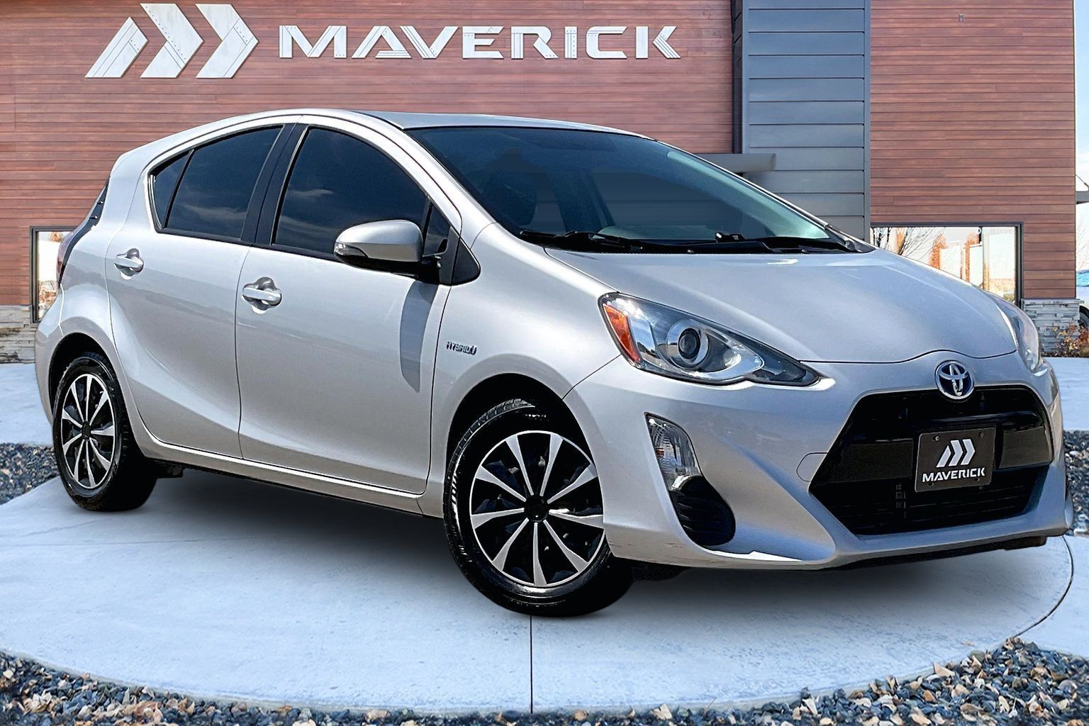 Classic Silver Metallic 2016 Toyota Prius c Hatchback Front-Wheel Drive Continuously Variable Transmission