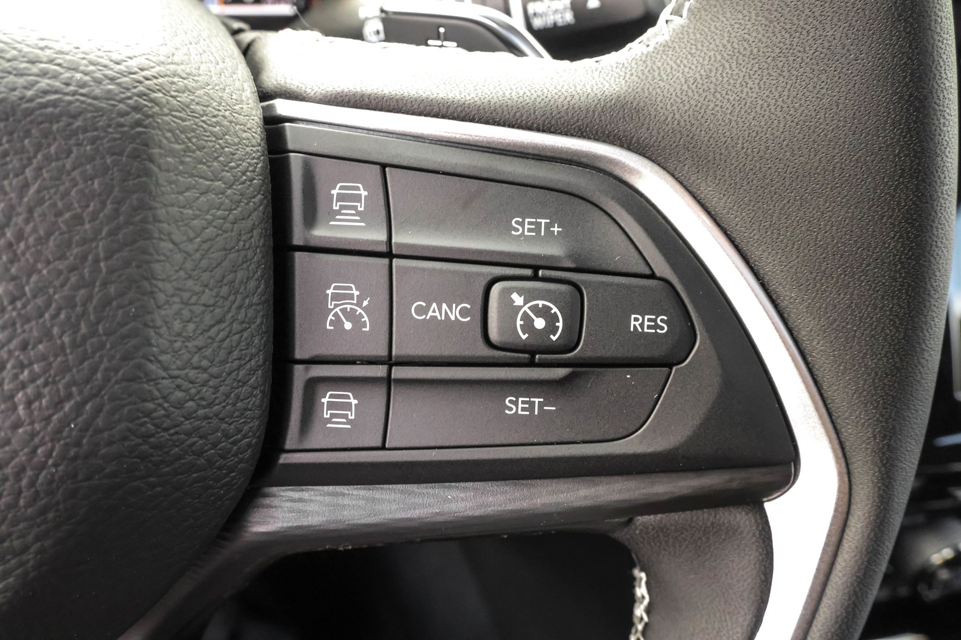 2025 JEEP GRAND CHEROKEE - Image 26