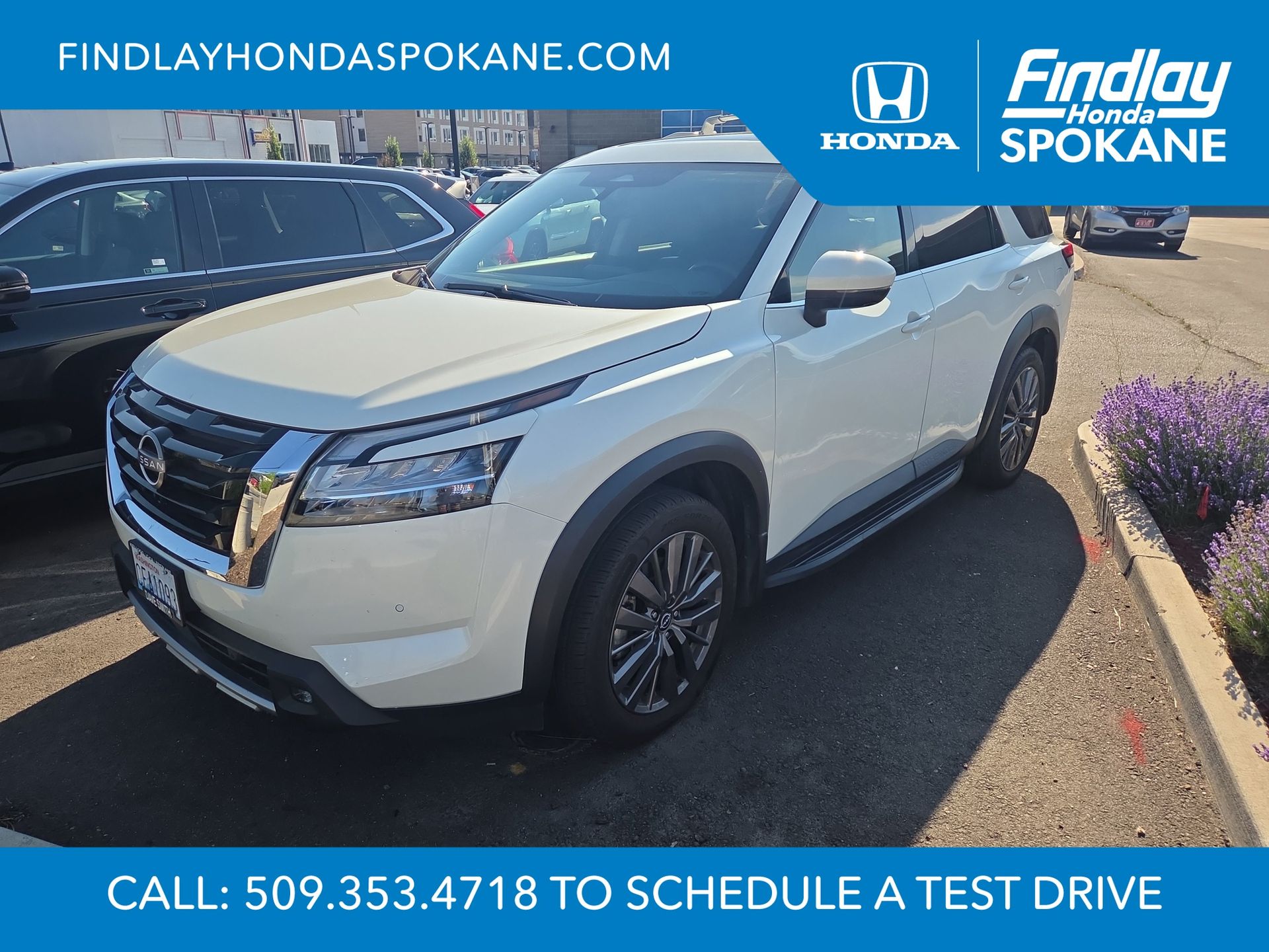  2022 Nissan Pathfinder SL 4WD   