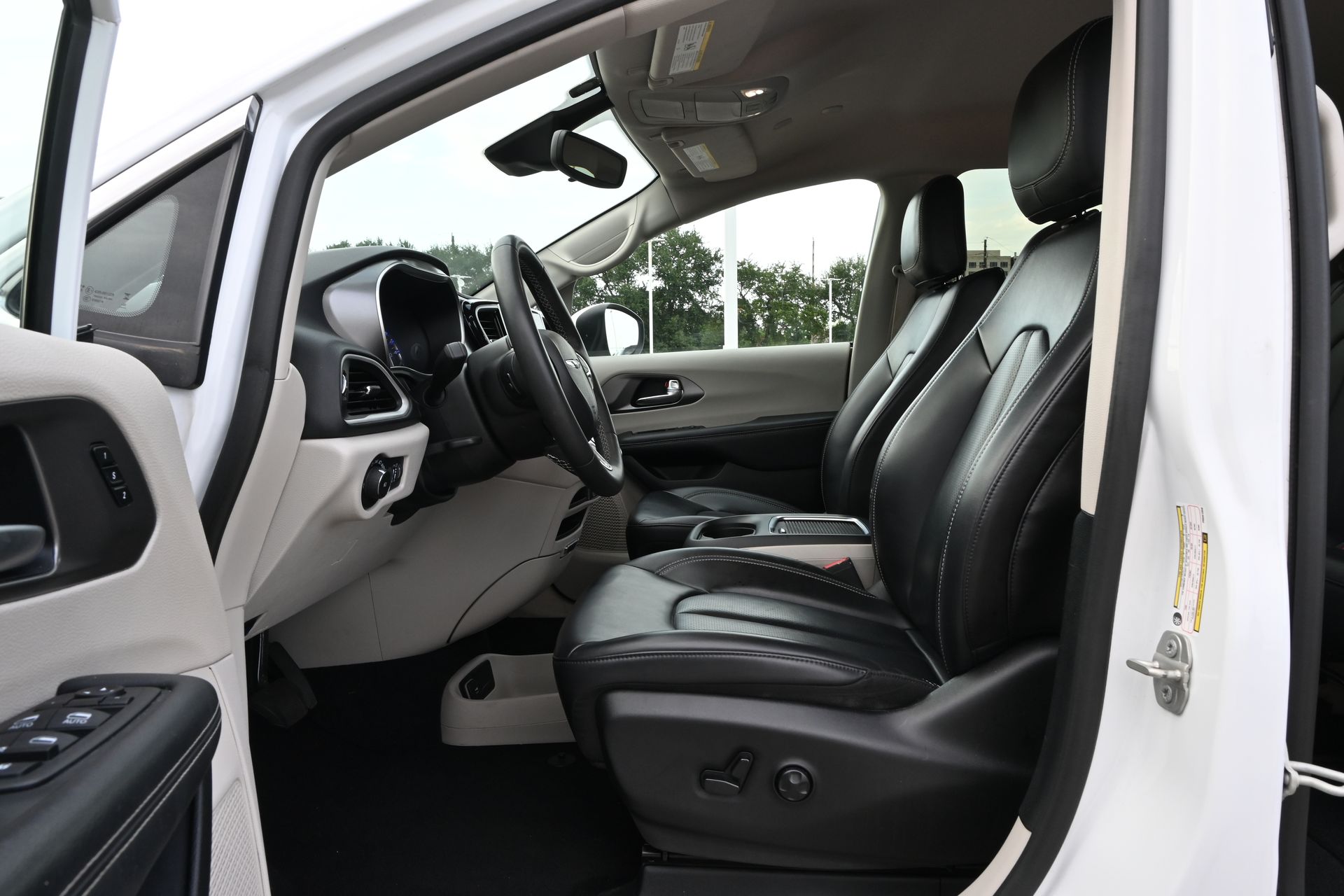 2023 Chrysler Pacifica Touring L White at Durrett Motor Company
