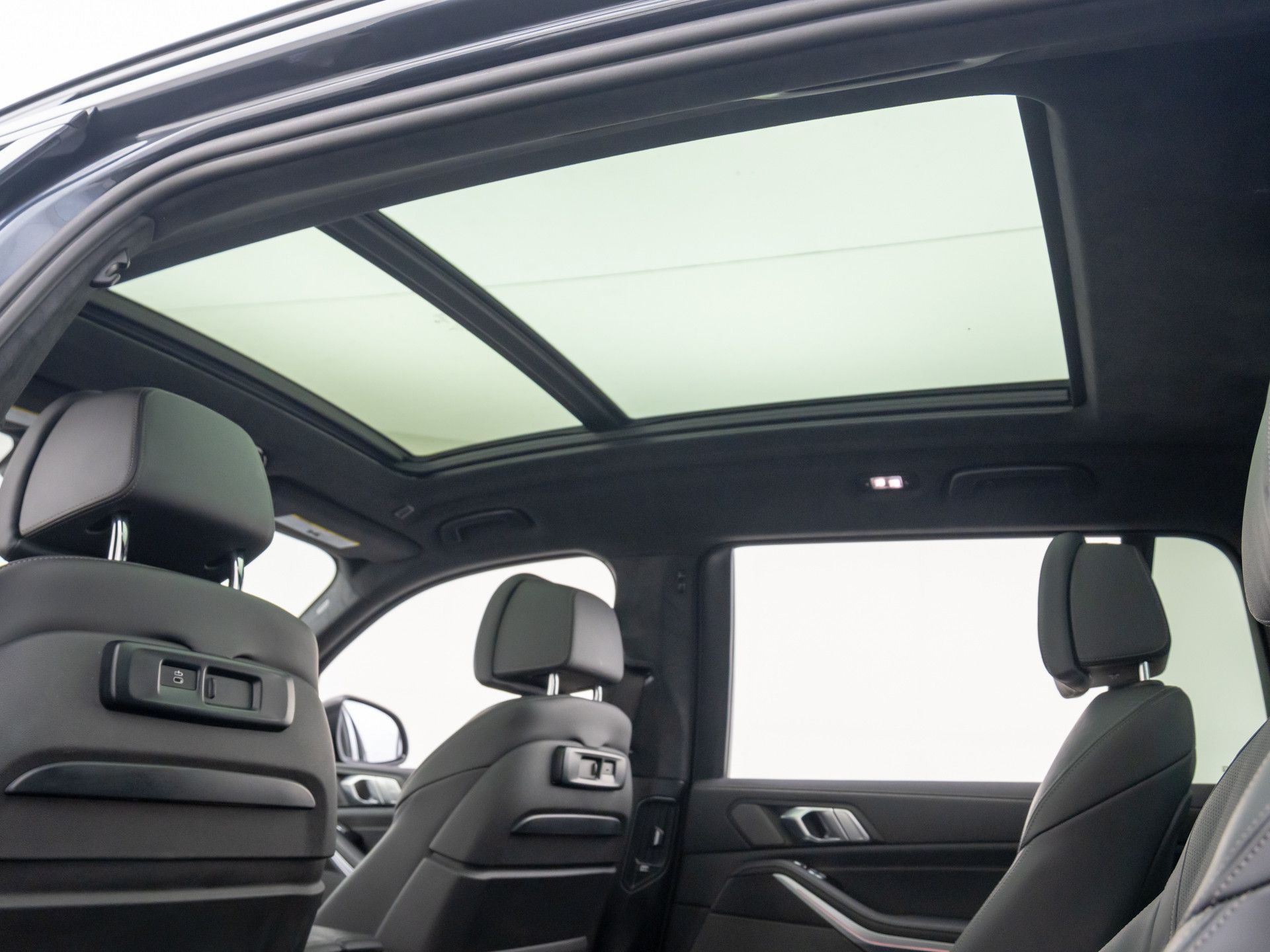2022 BMW X7 M50i photo
