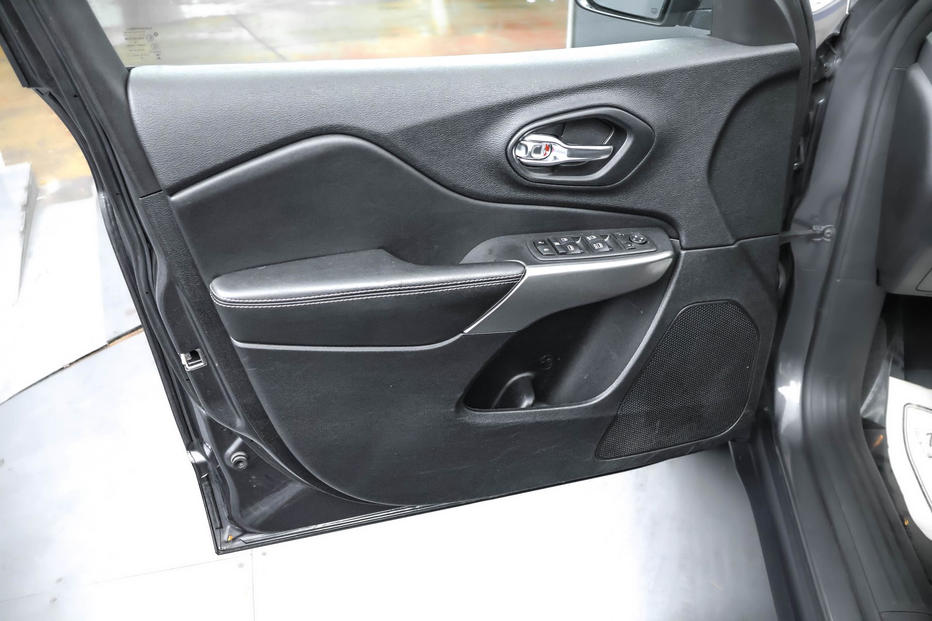 2021 JEEP CHEROKEE - Image 33