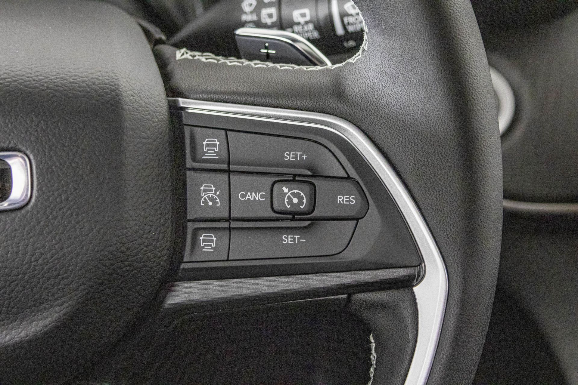 2025 JEEP GRAND CHEROKEE L - Image 32