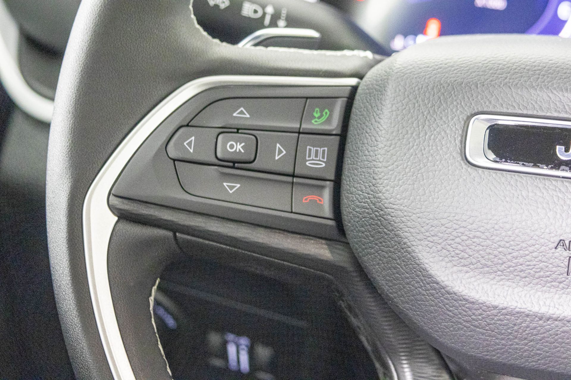 2025 JEEP GRAND CHEROKEE - Image 32