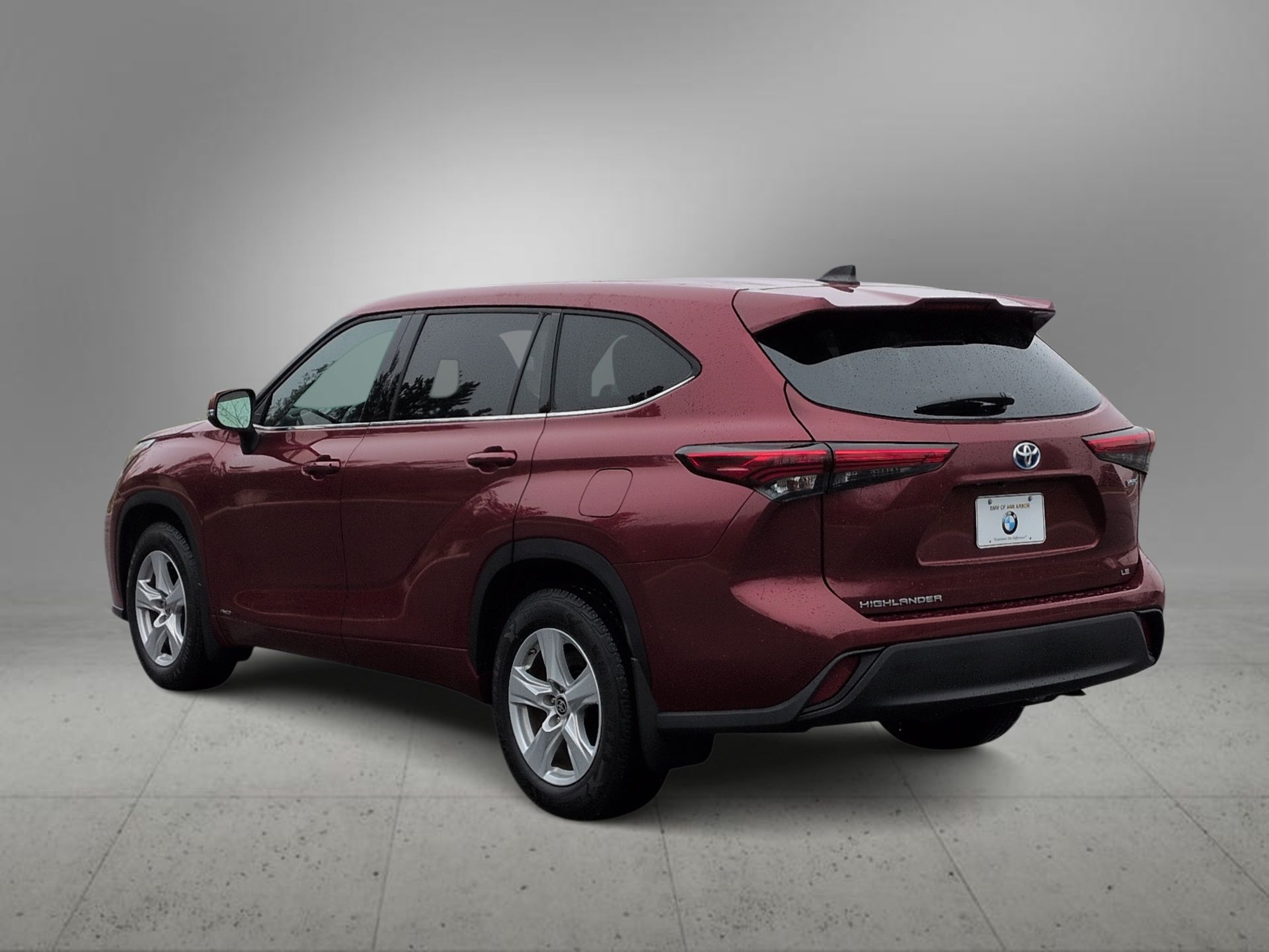 used 2022 Toyota Highlander Hybrid car, priced at $27,940