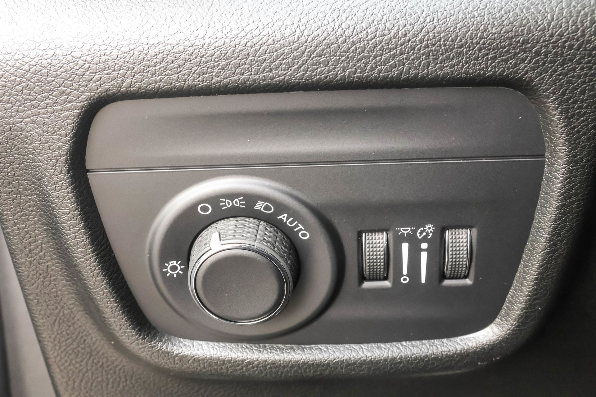 2025 JEEP GRAND CHEROKEE - Image 27