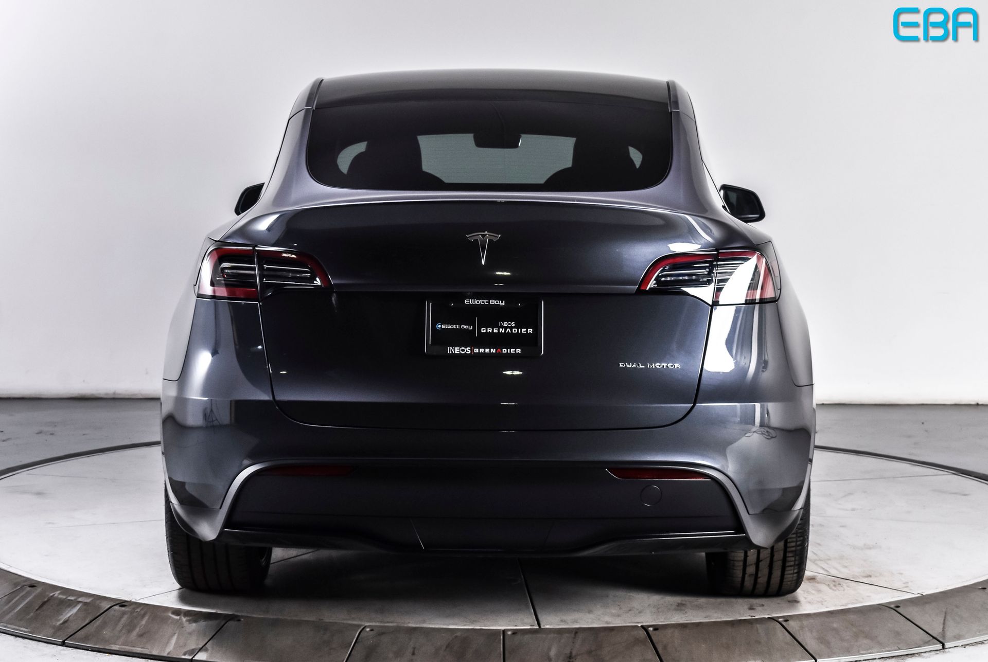 View vehicle photo 5