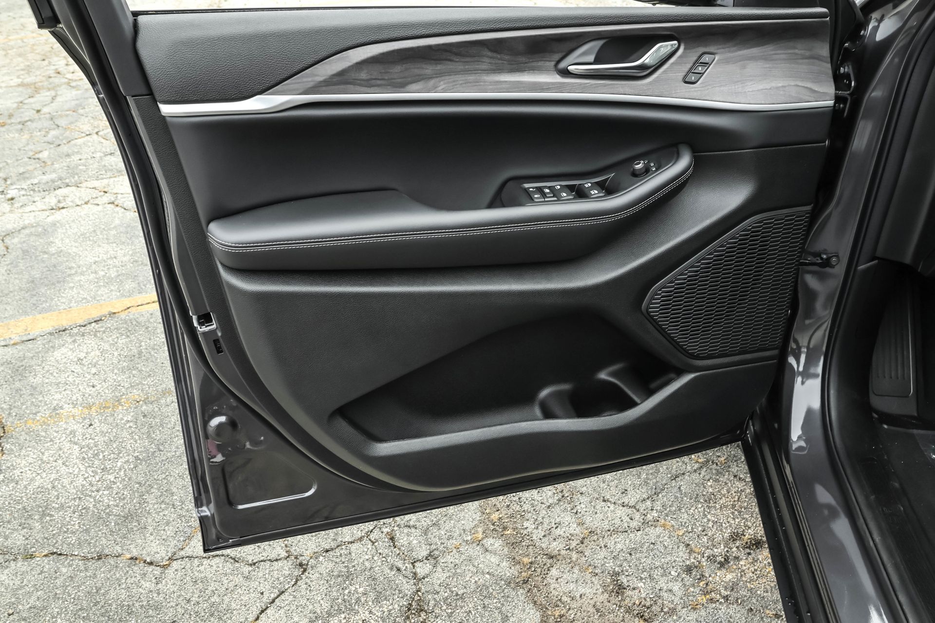 2025 JEEP GRAND CHEROKEE - Image 33