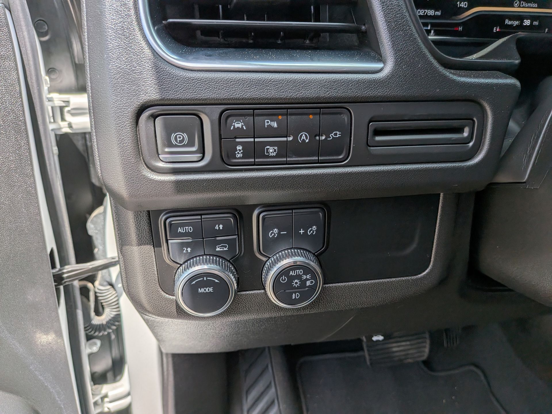 2022 GMC Yukon SLT White at North Houston Mitsubishi