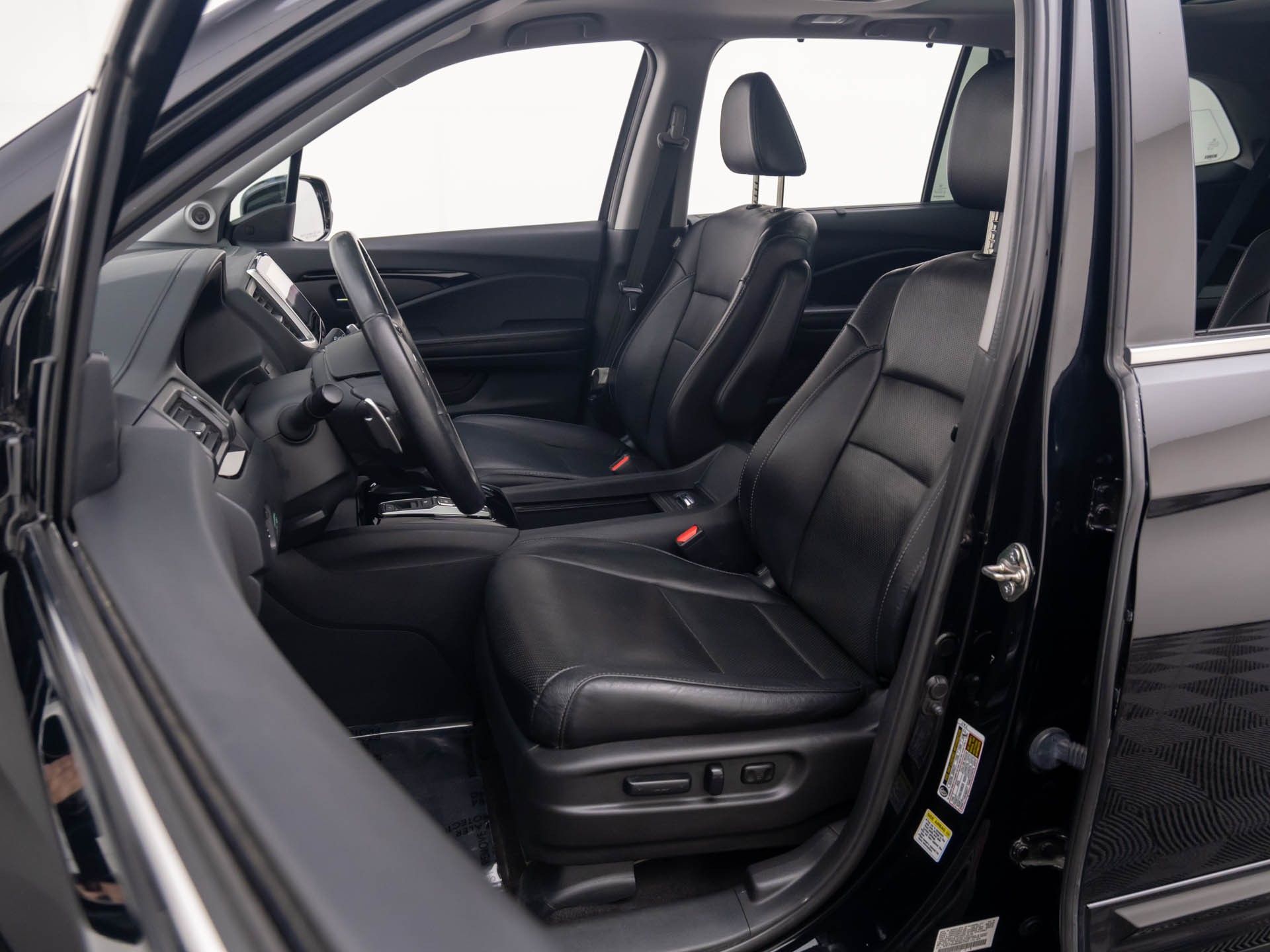 2016 Honda Pilot Elite photo