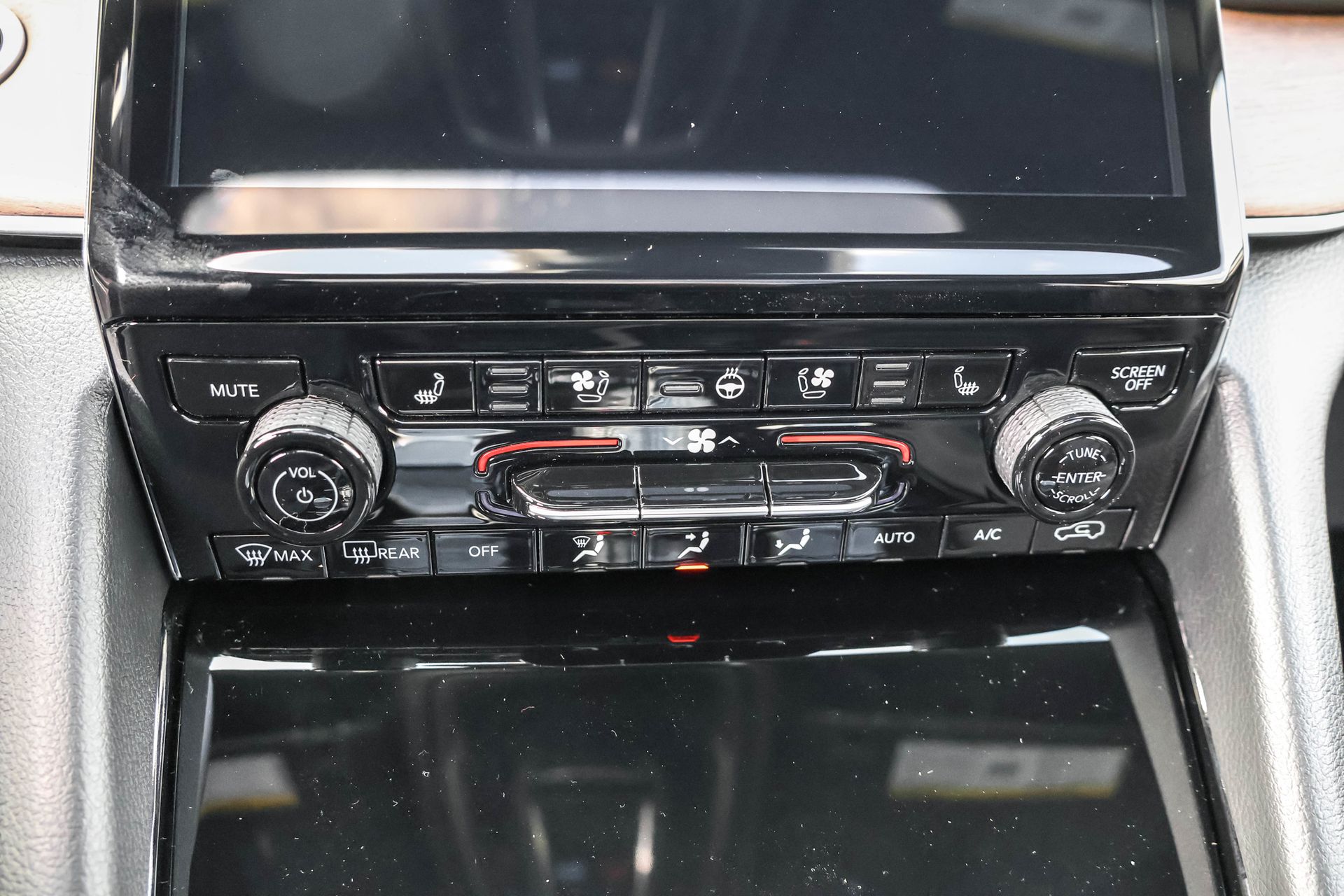 2025 JEEP GRAND CHEROKEE - Image 18