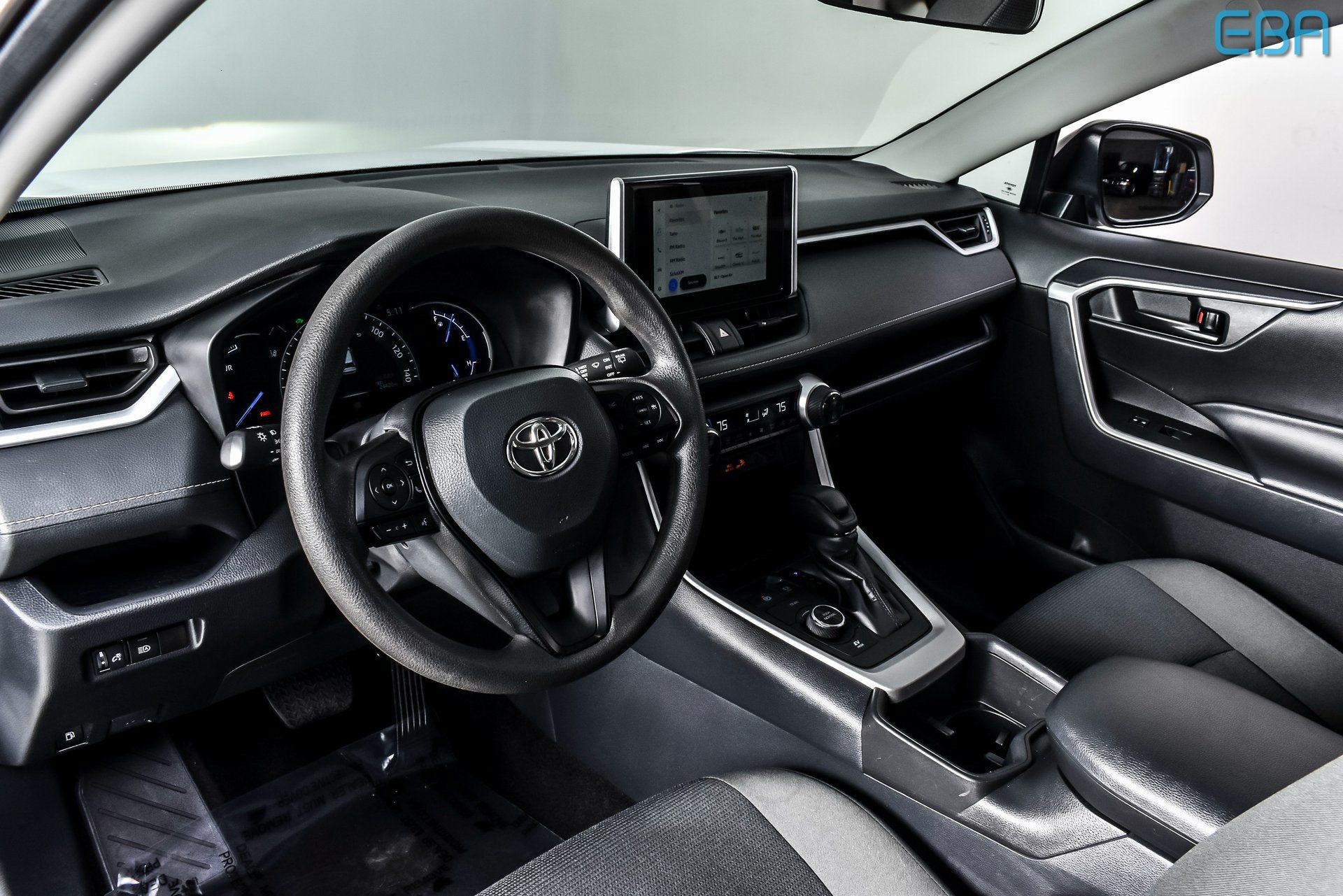2025 Toyota RAV4 LE - Photo 17
