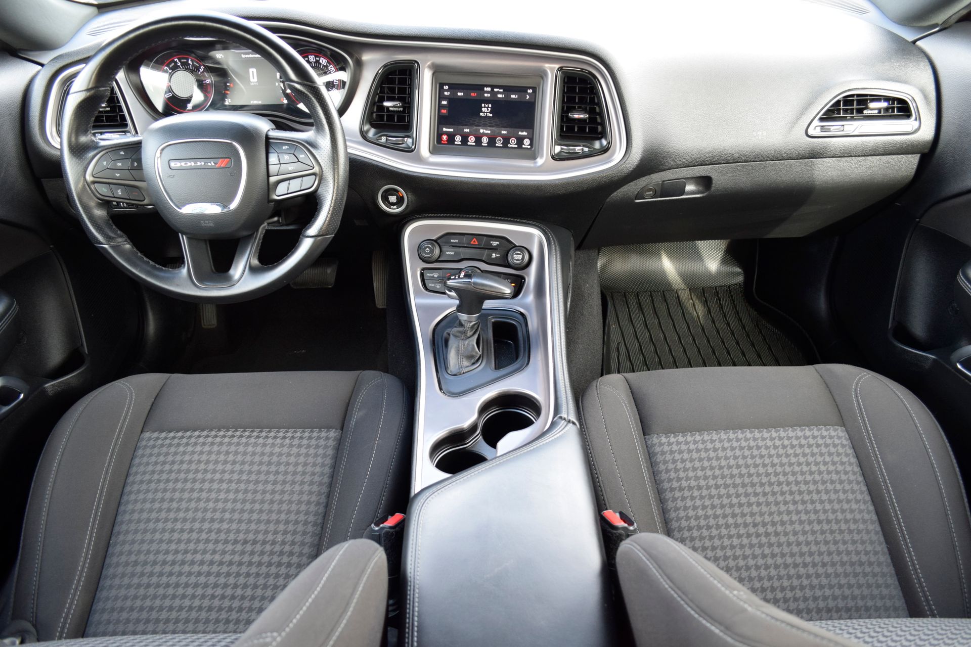 2022 Dodge Challenger SXT - 4